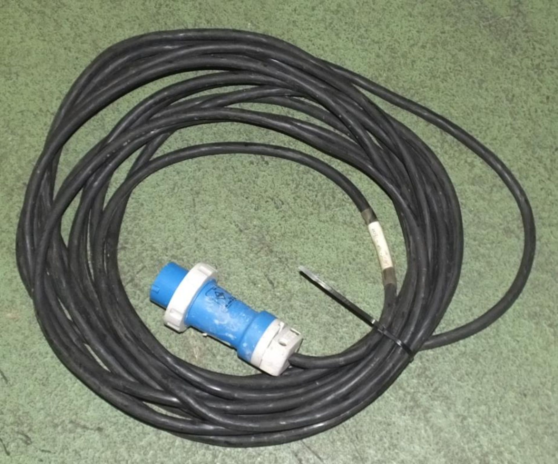 20x Various Lengths 240v External Extension Cables - Image 2 of 2