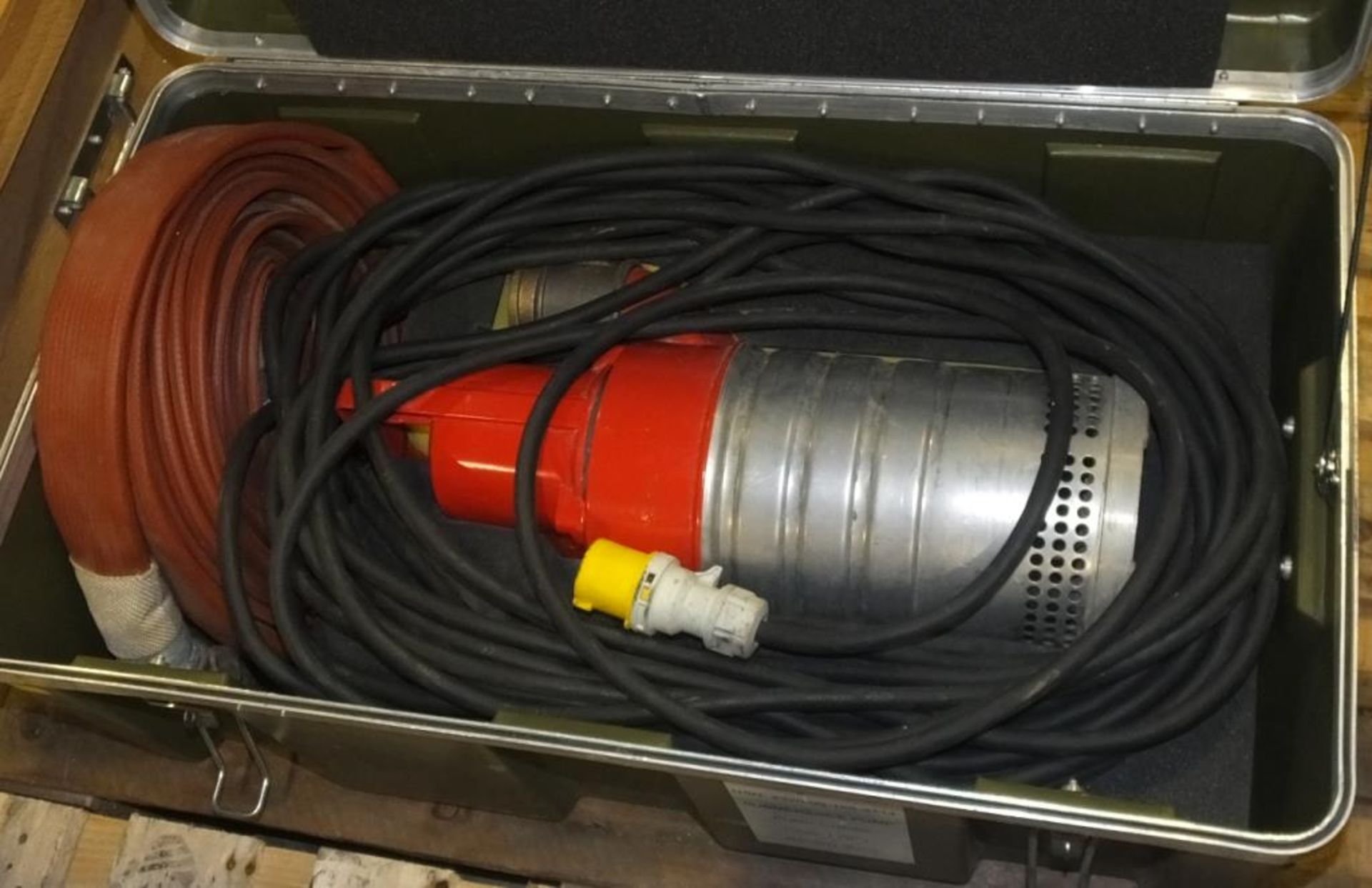 110V Submersible Pump & Hose with Case.