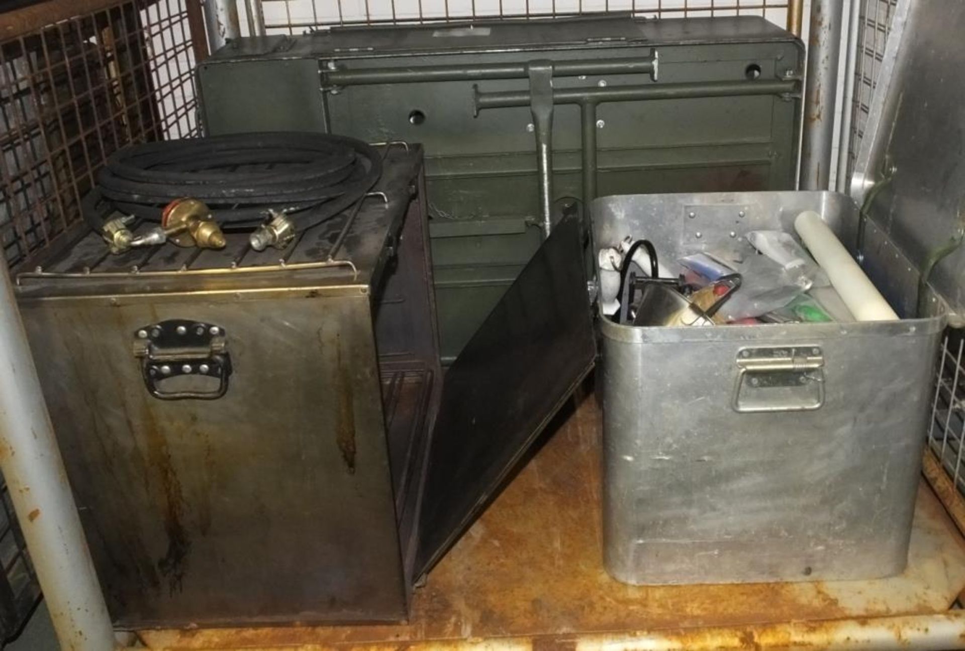 Field Kitchen set - cooker, oven, utensil set in carry box, norweigen food boxes - Image 3 of 4