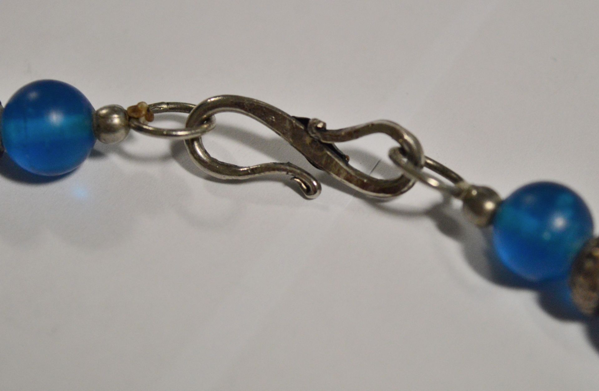 Blue/Silver 3 String Bead Necklace. - Image 4 of 4