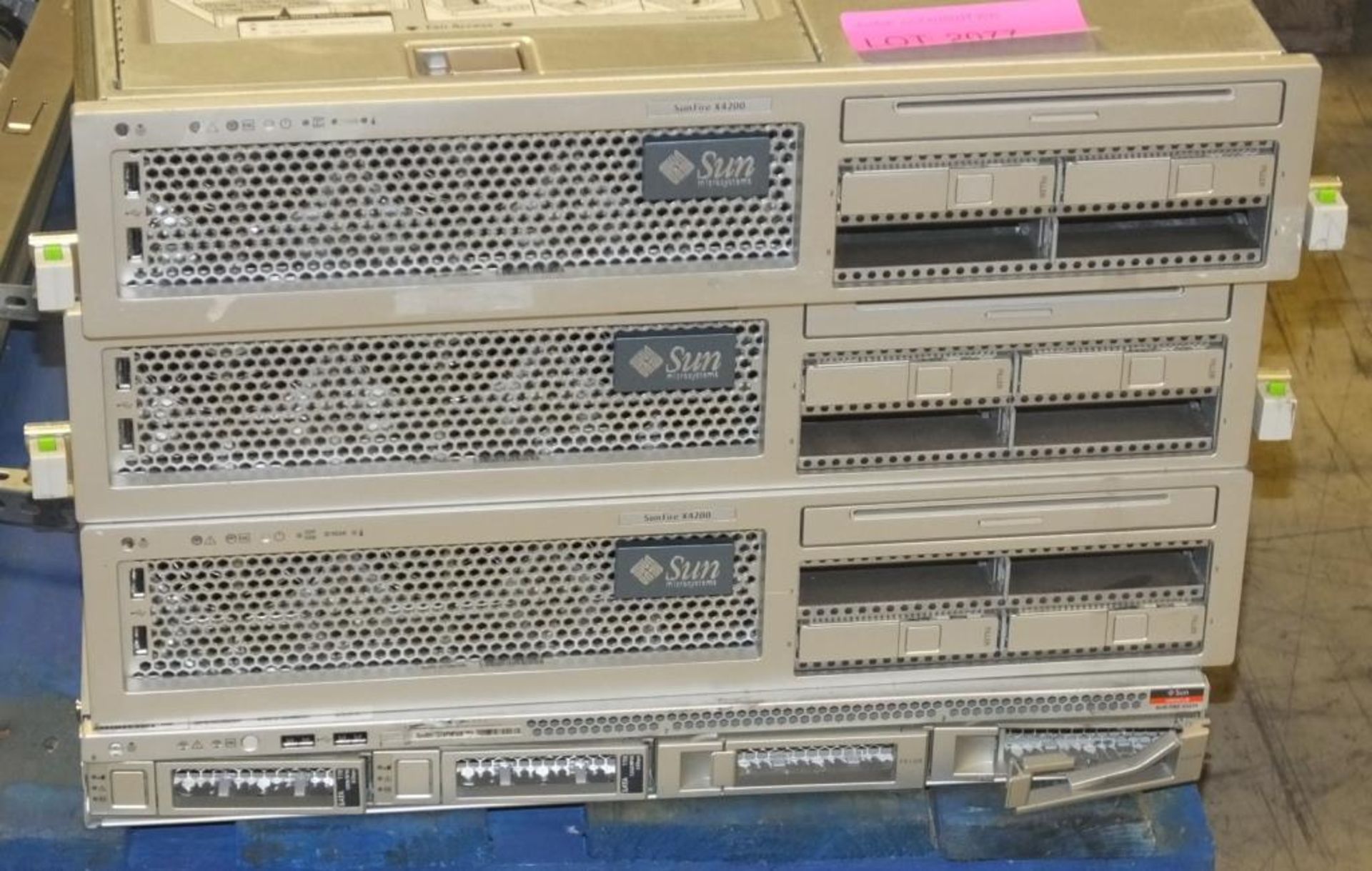 3x Sun Fire X4200 servers, 1x Sun Fire X2270 server - Image 2 of 3