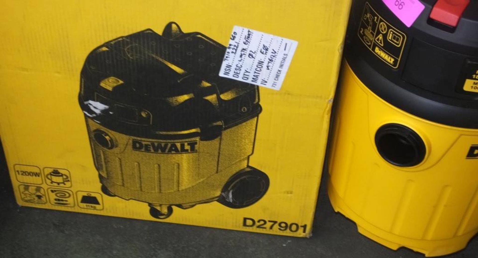 DeWalt D27901 Vacuum Cleaner 240v - Image 3 of 3