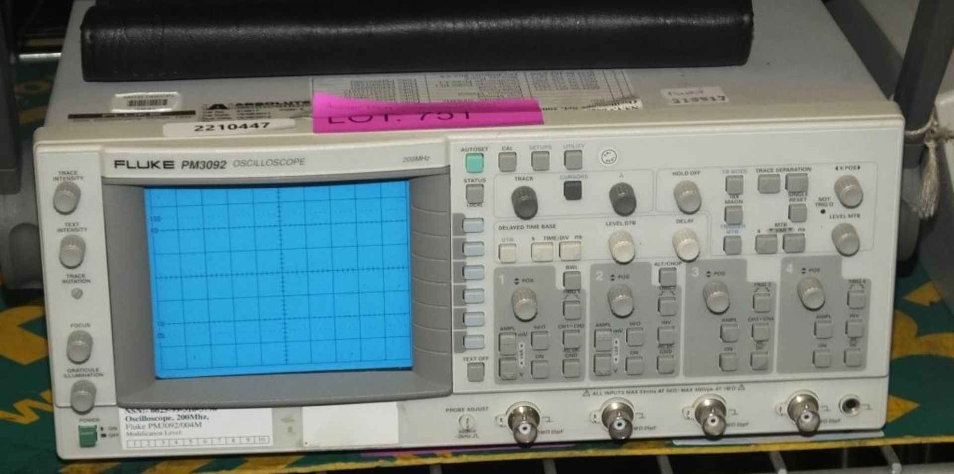 Fluke PM3092 Oscilloscope 200MHz - Image 2 of 2