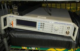 IFR 2025 9khz - 2.51GHZ Signal Generator with carry bag