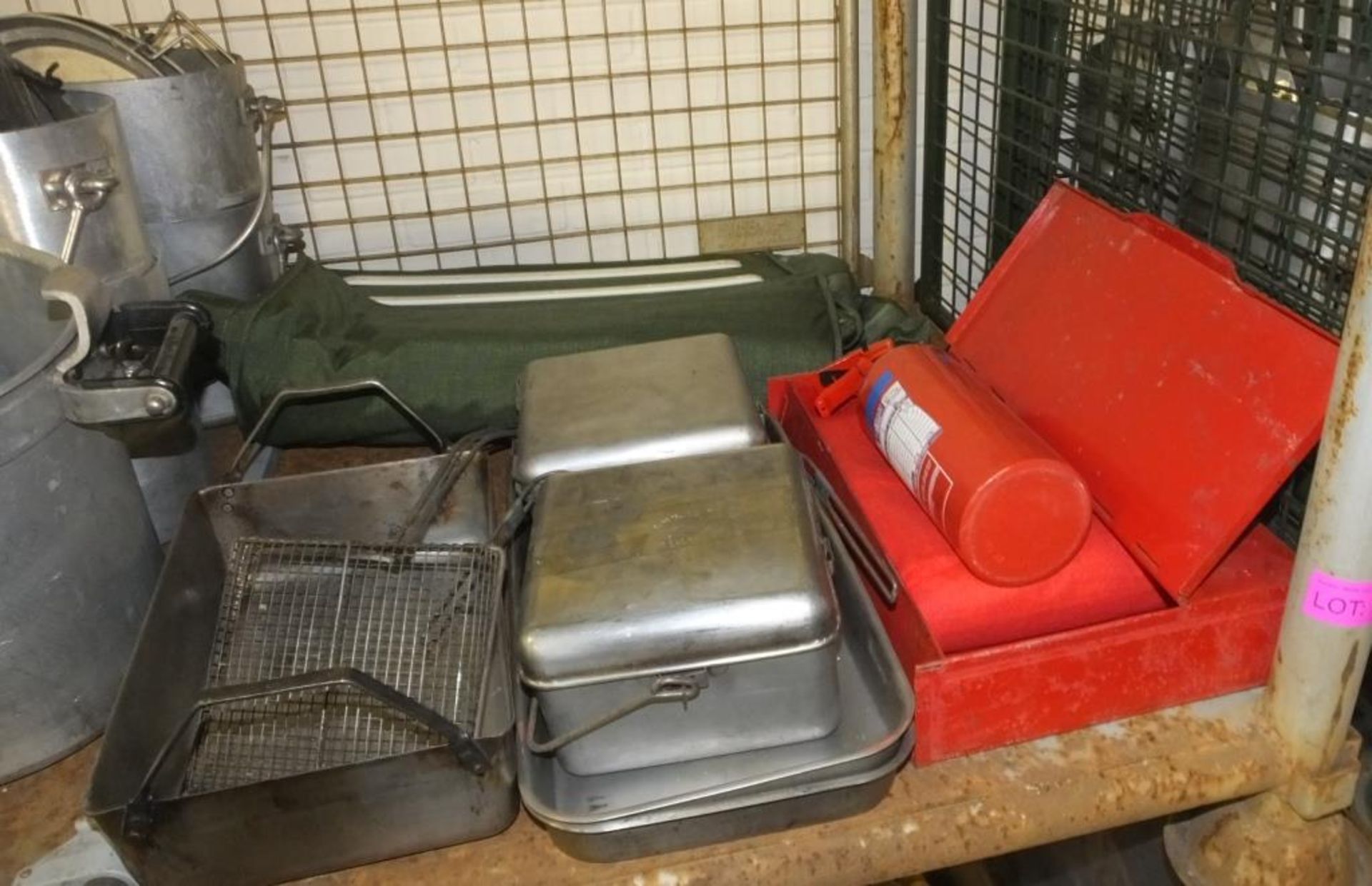 Field Kitchen set - cooker, oven, utensil set in carry box, norweigen food boxes - Image 3 of 5