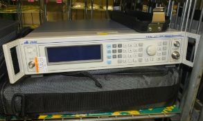 IFR 2025 9khz - 2.51GHZ Signal Generator with carry bag