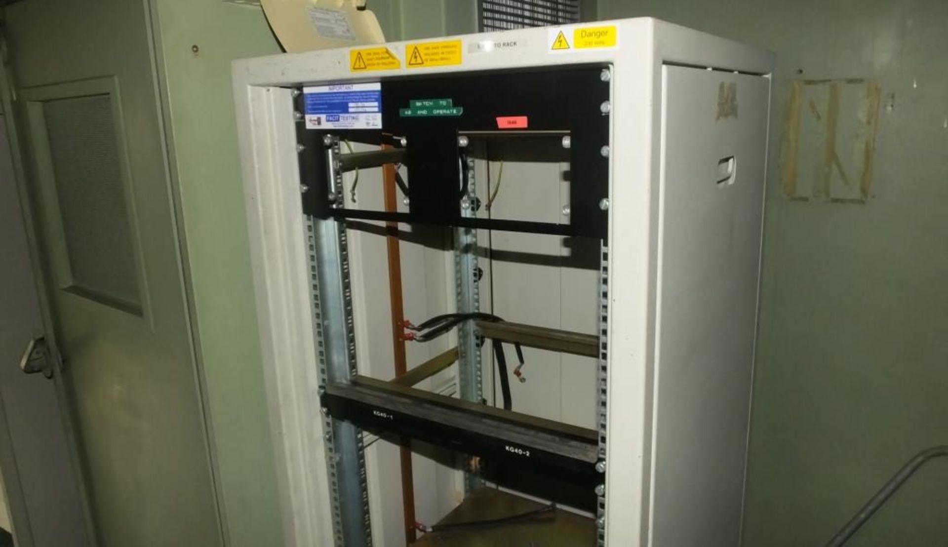 30ft Communication cabin - 19 inch racks, internal doors - LOCATED AT OUR SKEGNESS SITE - Image 16 of 24