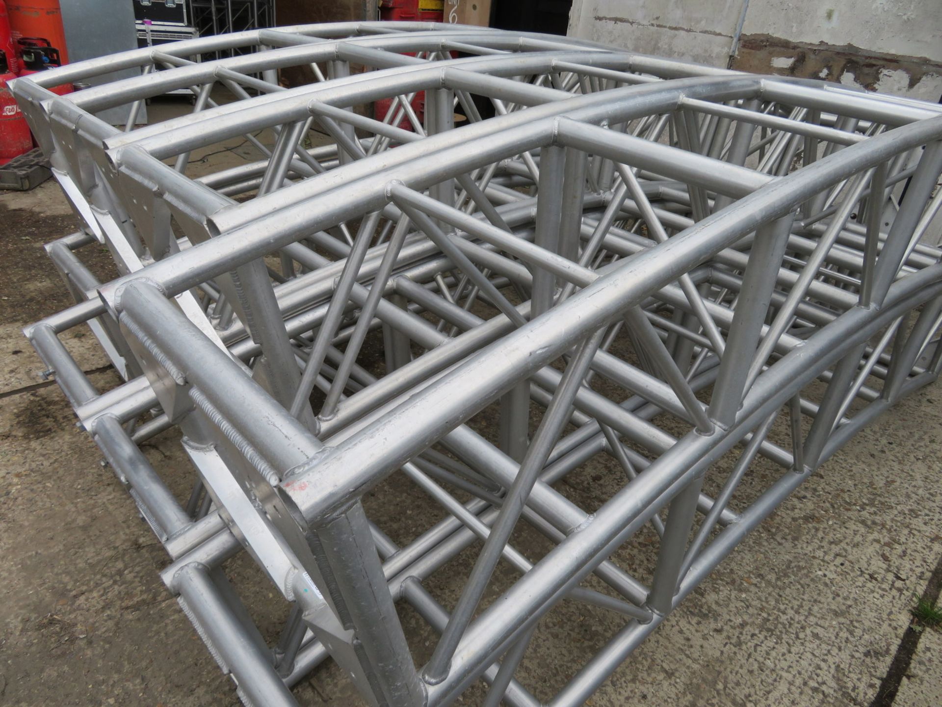 8x Tomcat 3.6m curved MD truss. Good condition - Image 6 of 7