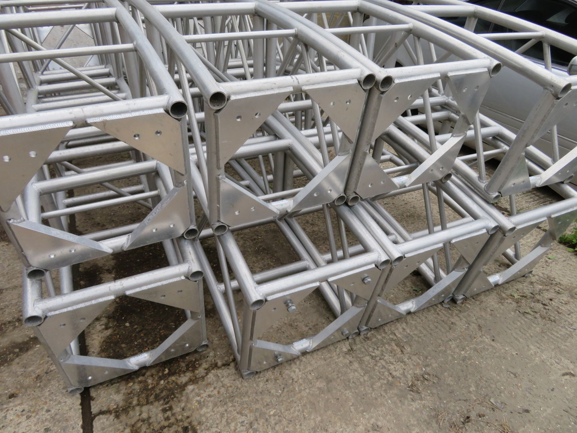 8x Tomcat 3.6m curved MD truss. Good condition - Image 3 of 7
