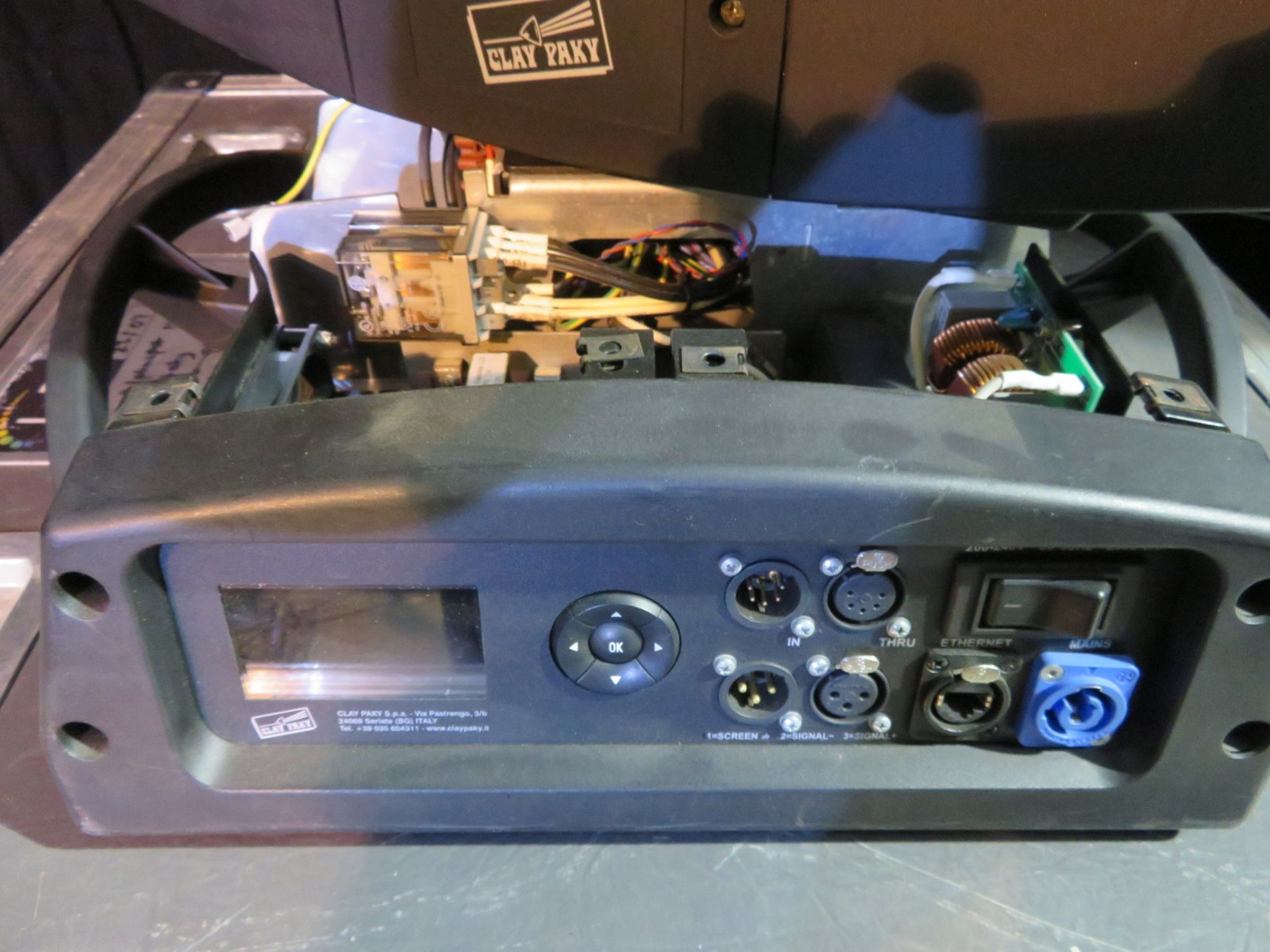 Single Clay Paky Alpha Spot HPE 1500 in flightcase - Missing ballast and casing - Image 4 of 10