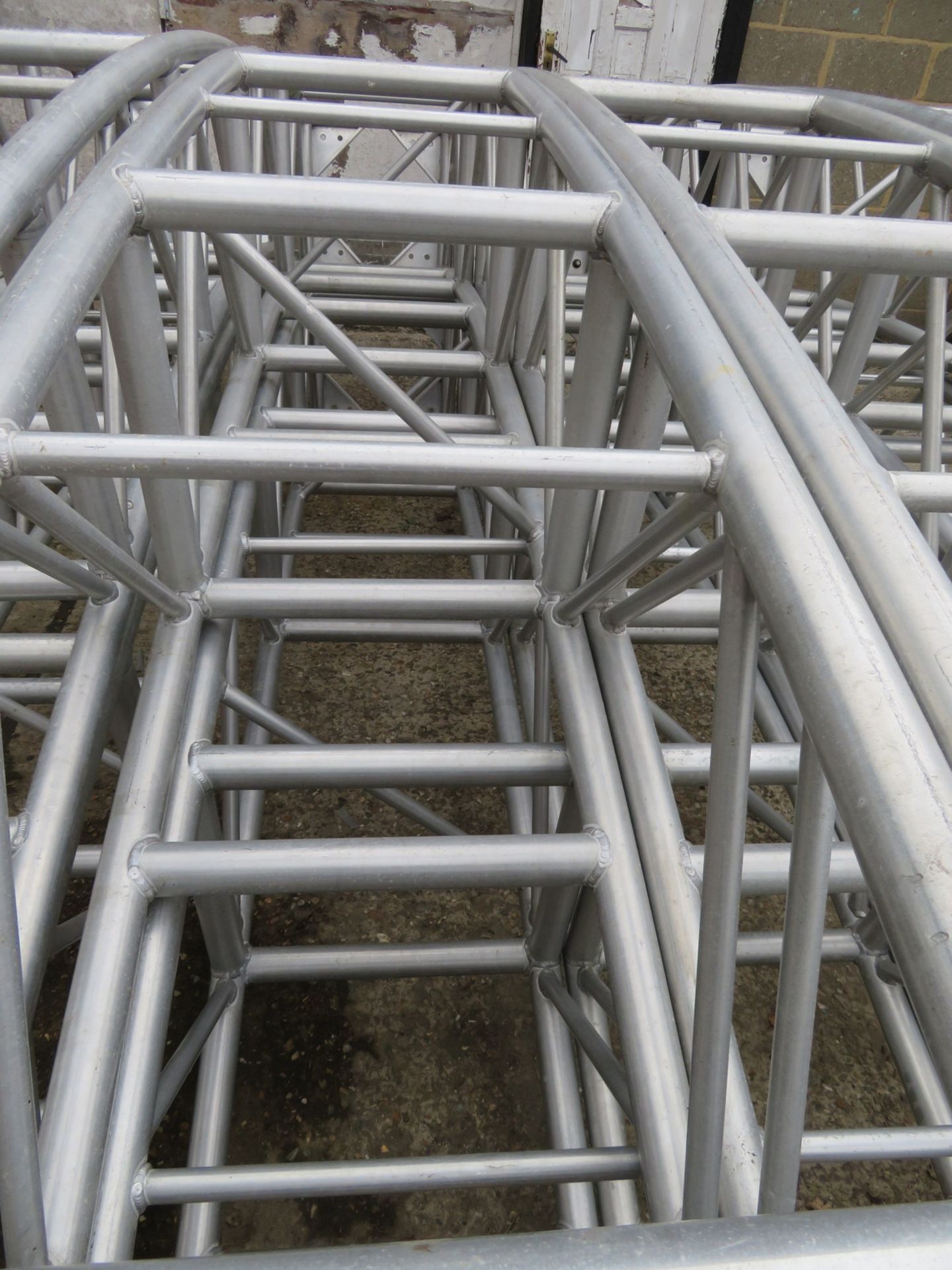 8x Tomcat 3.6m curved MD truss. Good condition - Image 5 of 7