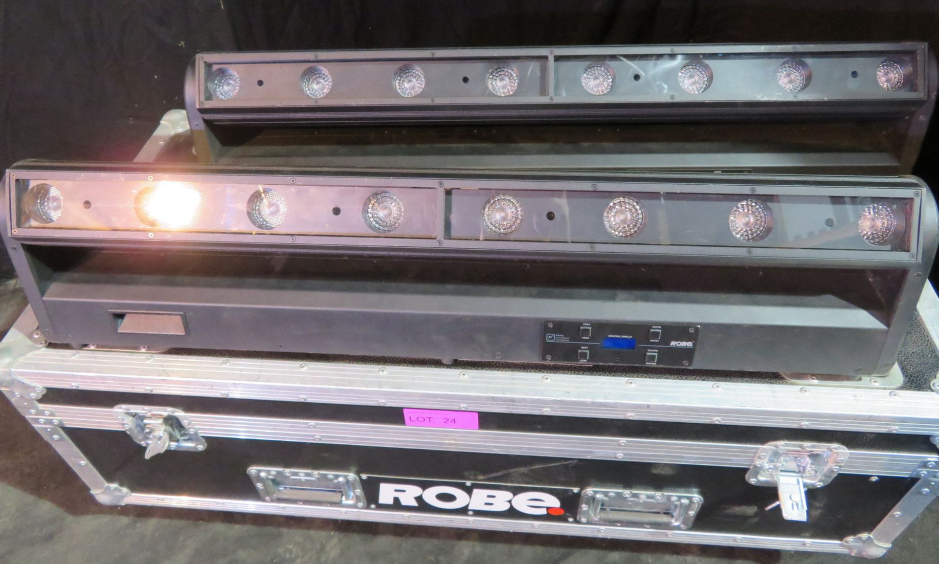Pair of Robe CycFX8 in twin flightcase - Power hours: 9155 & 9037 - working - Image 2 of 11