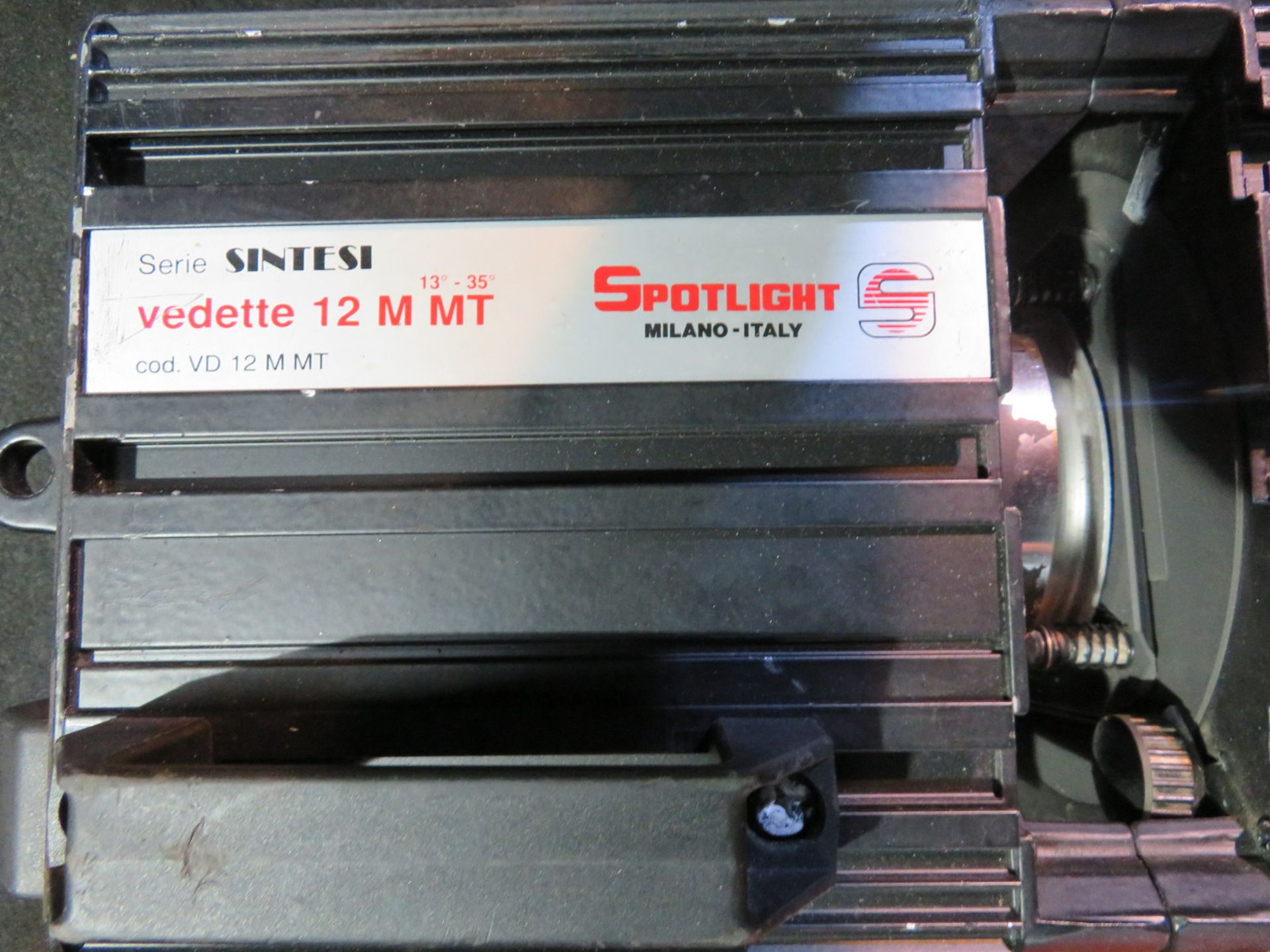 Spotlight Vedette 12 followspot with gel holder in flightcase. Does not include stand - Image 8 of 10