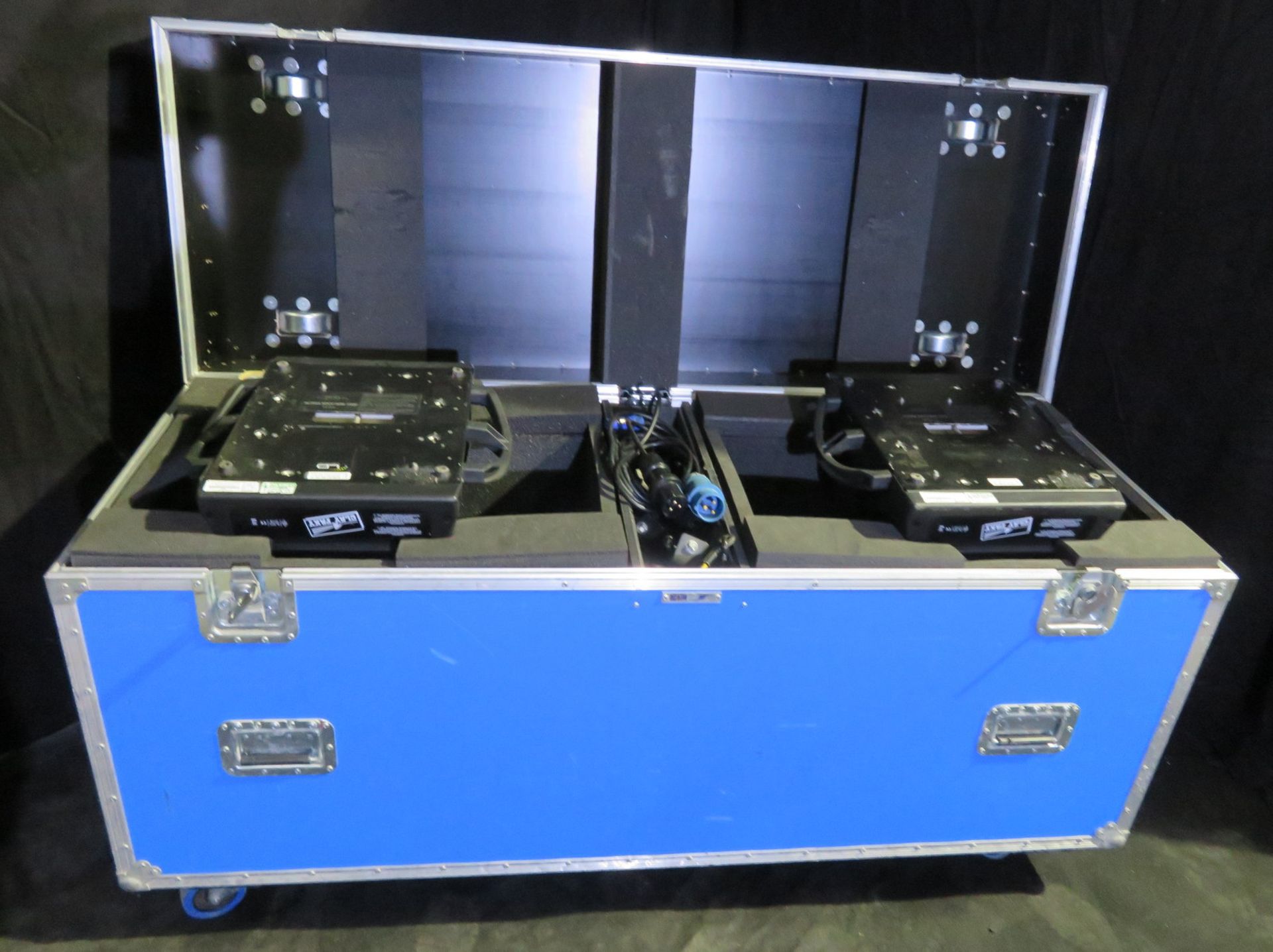 Pair of Clay Paky Alpha Spot HPE 1500 in twin flightcase - Image 11 of 12