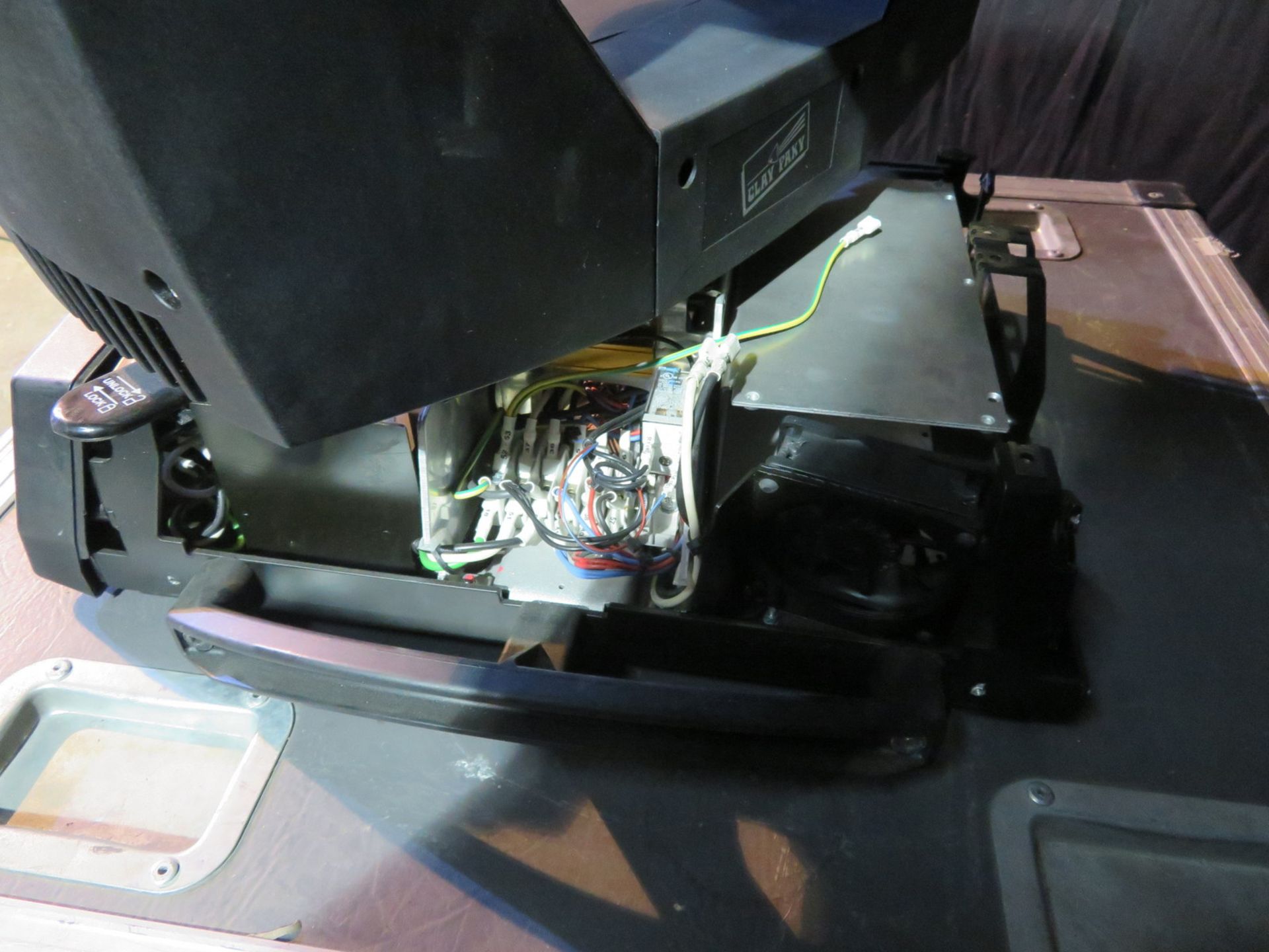 Single Clay Paky Alpha Spot HPE 1500 in flightcase - Missing ballast and casing - Image 6 of 10