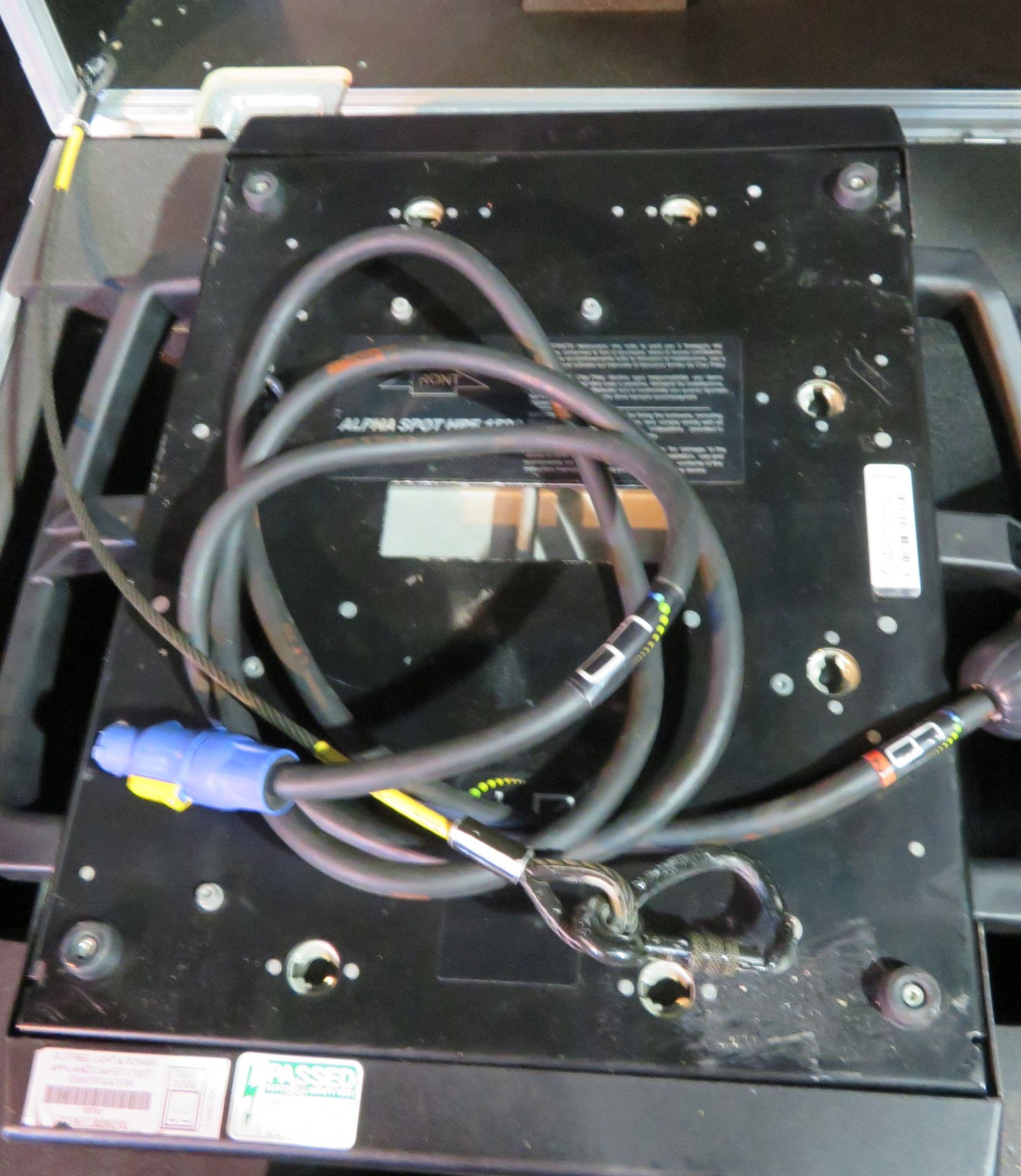 Single Clay Paky Alpha Spot HPE 1500 in twin flightcase - Image 7 of 9