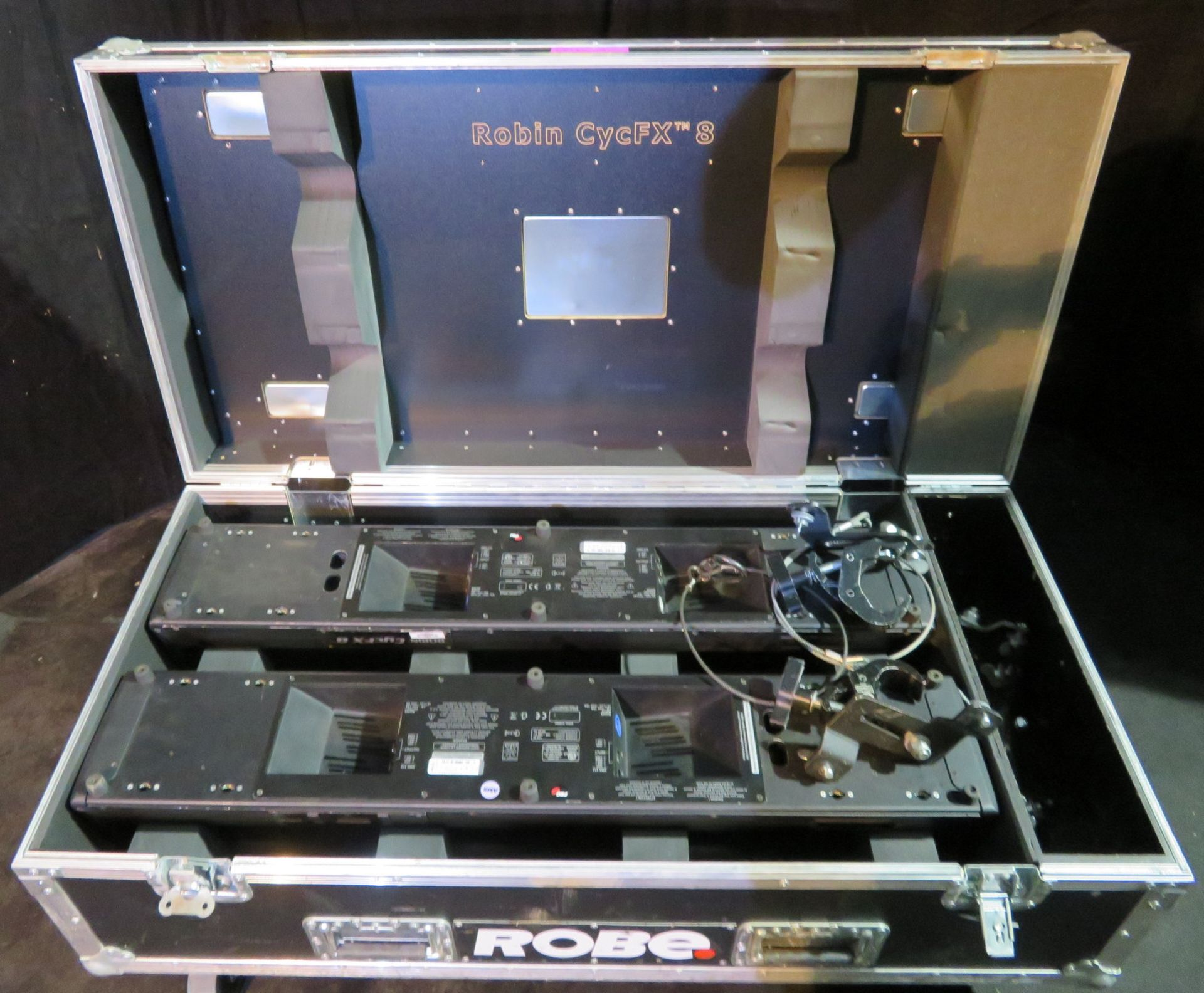 Pair of Robe CycFX8 in twin flightcase - Power hours: 7320 & 9762 - working - Image 8 of 11
