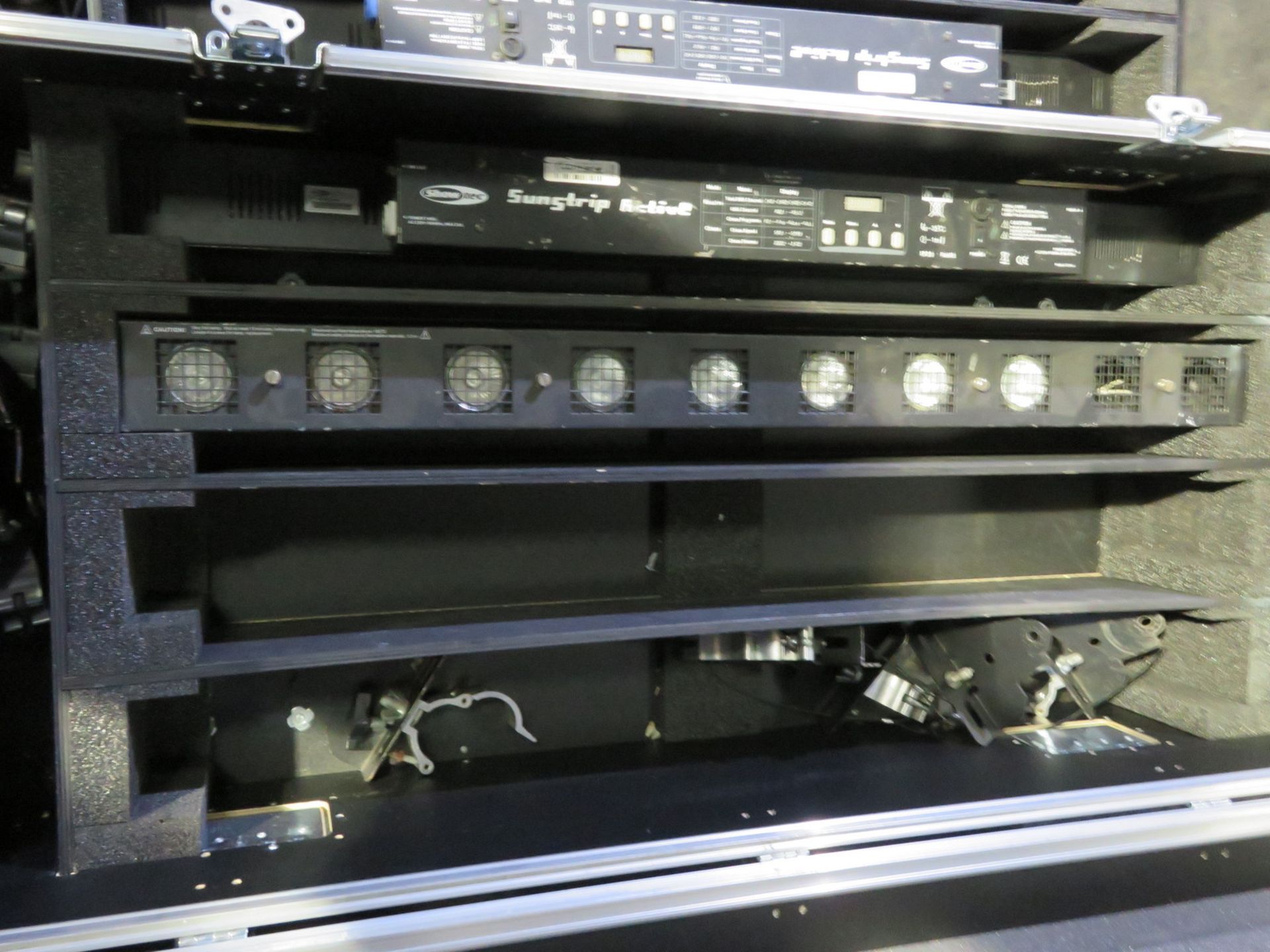 Six Showtec Sunstrip Active in 8 way Five star flightcase - Image 8 of 10