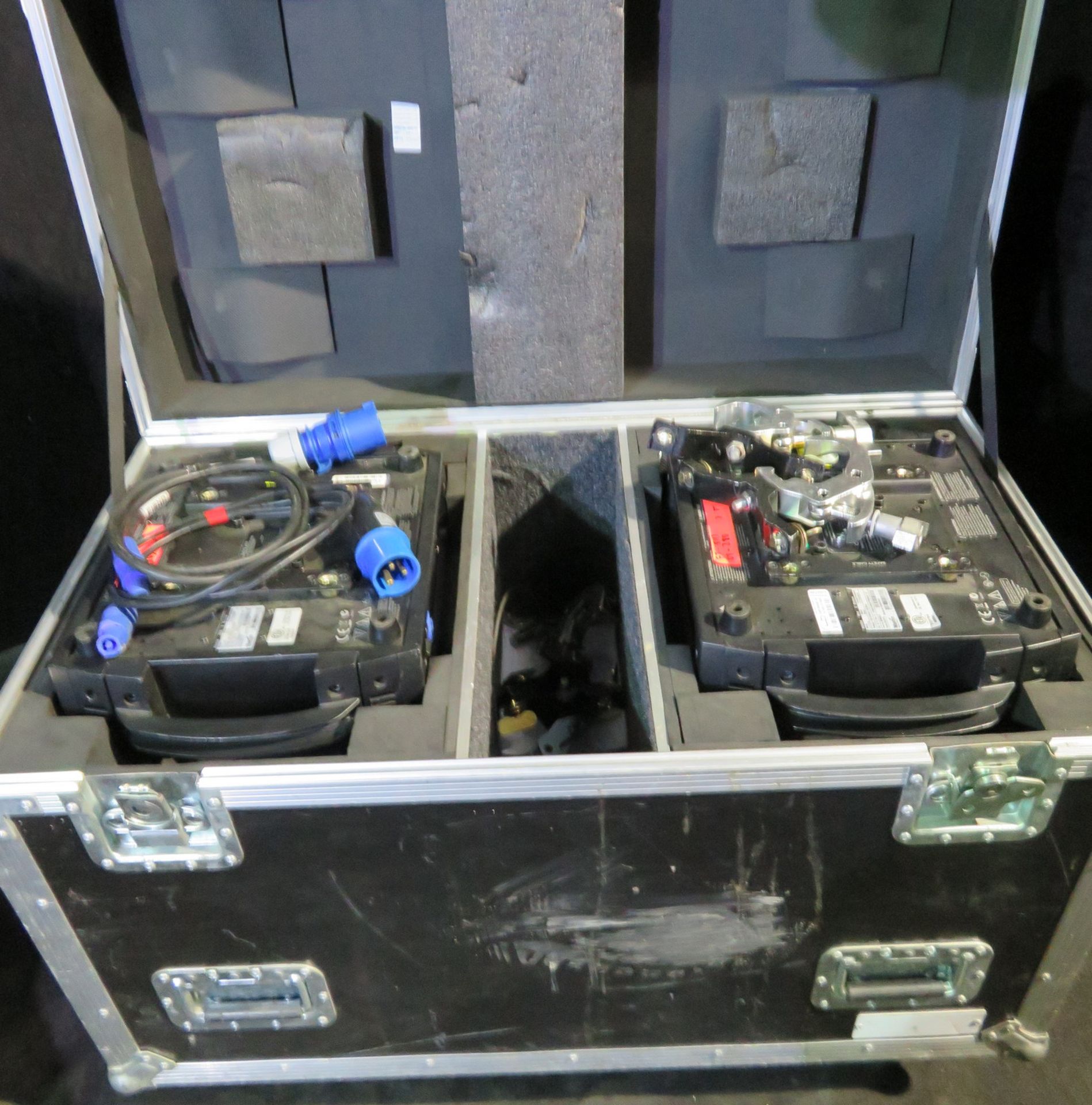 Pair of Martin Rush MH3 beam in twin flightcase - Image 8 of 11