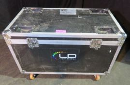 Wheeled flightcase internal dimensions: 100x48x48cm (LxDxH)