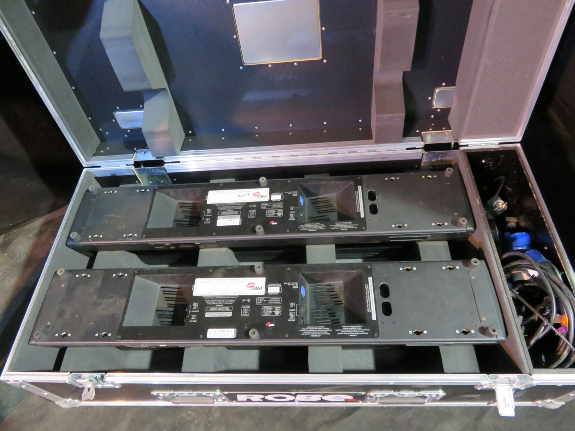 Pair of Robe CycFX8 in twin flightcase - Power hours: 9155 & 9037 - working - Image 7 of 11