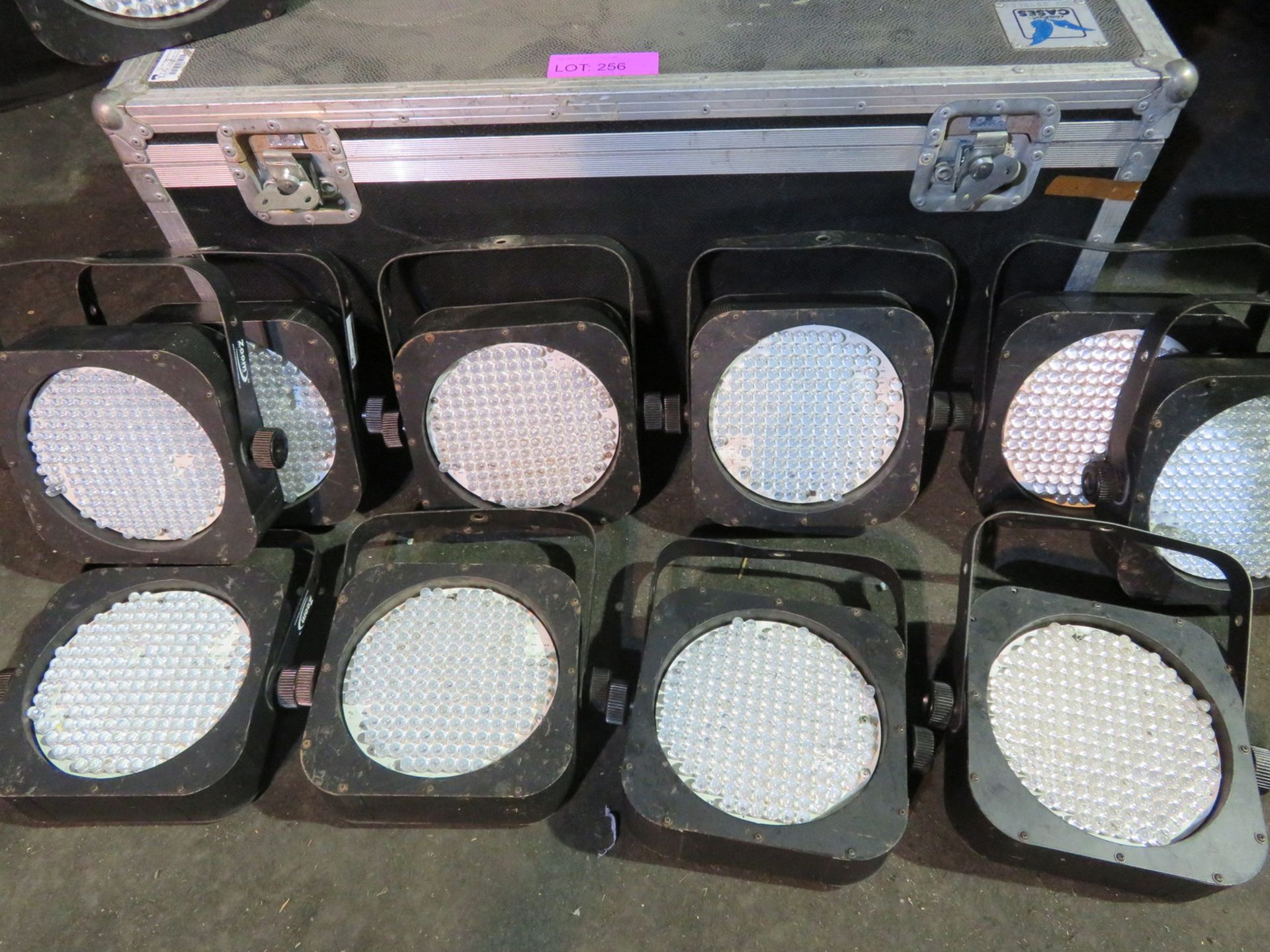 14x LED technologies Zoom flat LED par cans. Some with LEDs missing. Comes in flightcase - Image 3 of 8