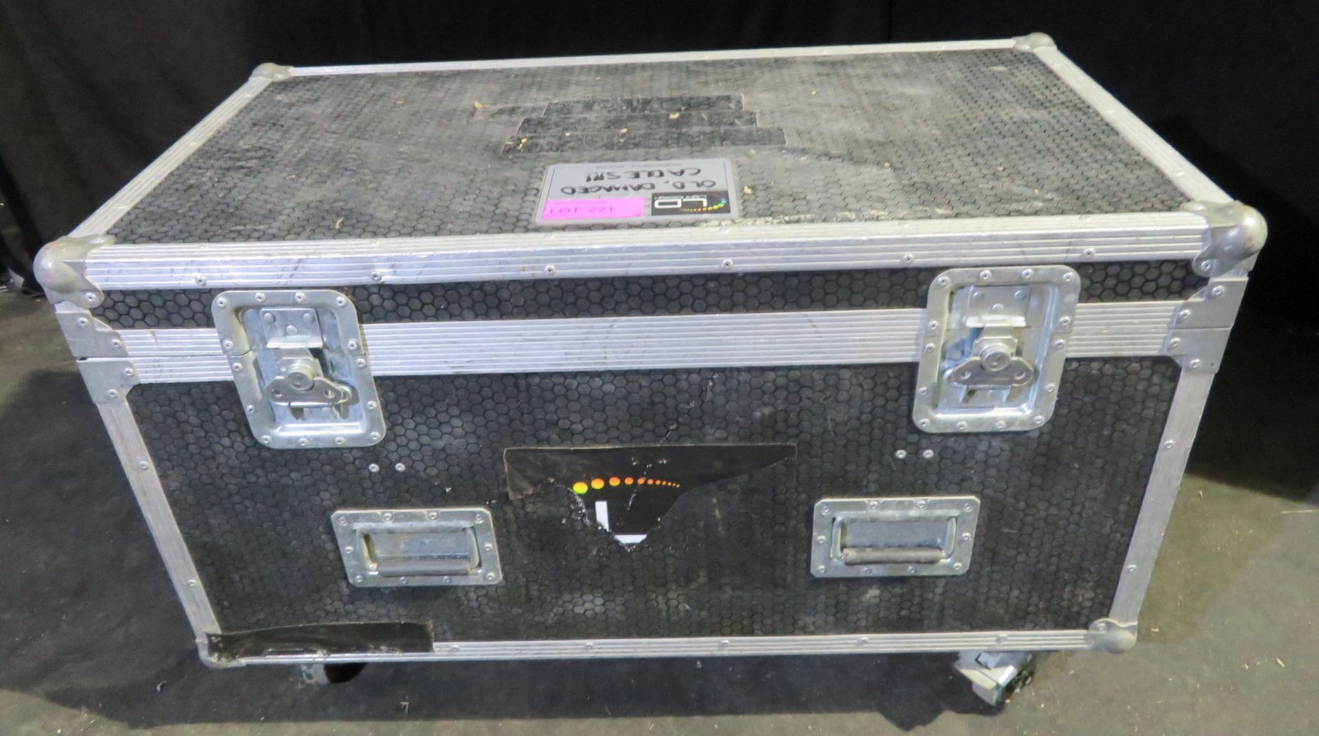 Wheeled flightcase with removeable lid internal dimensions: 100x50x40cm (LxDxH)