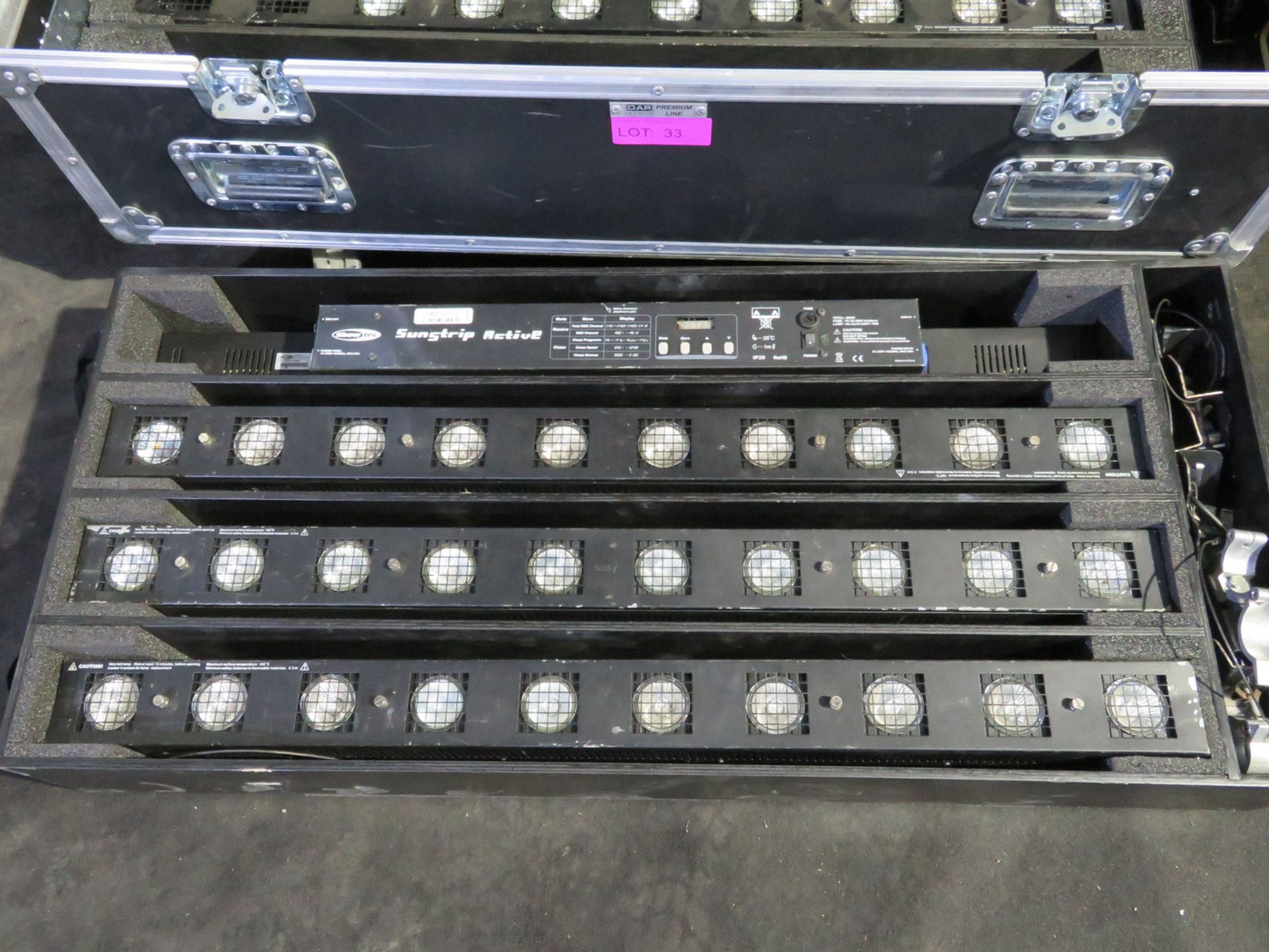 Six Showtec Sunstrip Active in 8 way Five star flightcase - Image 2 of 10