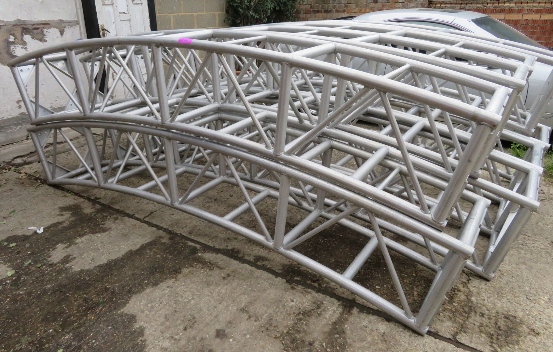 8x Tomcat 3.6m curved MD truss. Good condition - Image 2 of 7