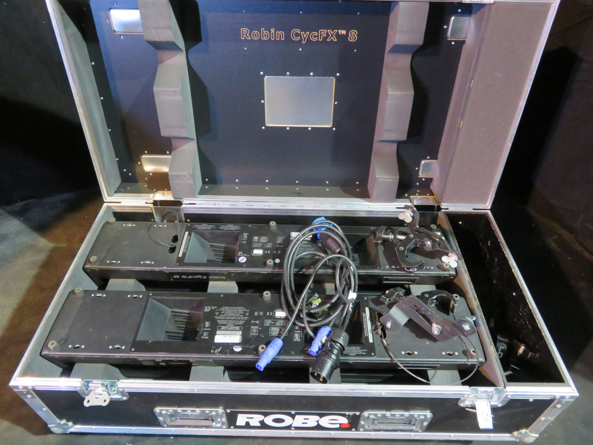 Pair of Robe CycFX8 in twin flightcase - Power hours: 9984 & 9848 - working - Image 7 of 9