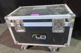 Wheeled flightcase internal dimensions: 70x40x33cm (LxDxH)