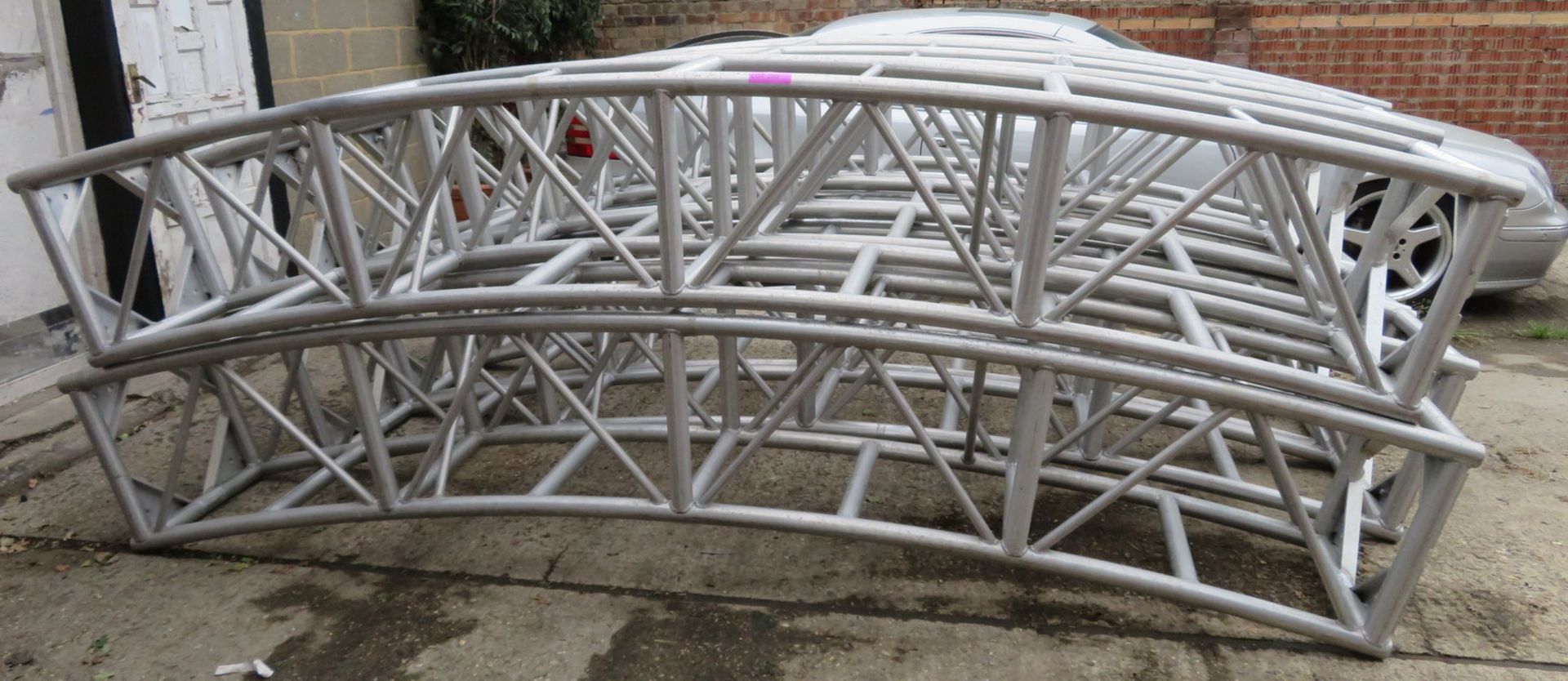 8x Tomcat 3.6m curved MD truss. Good condition