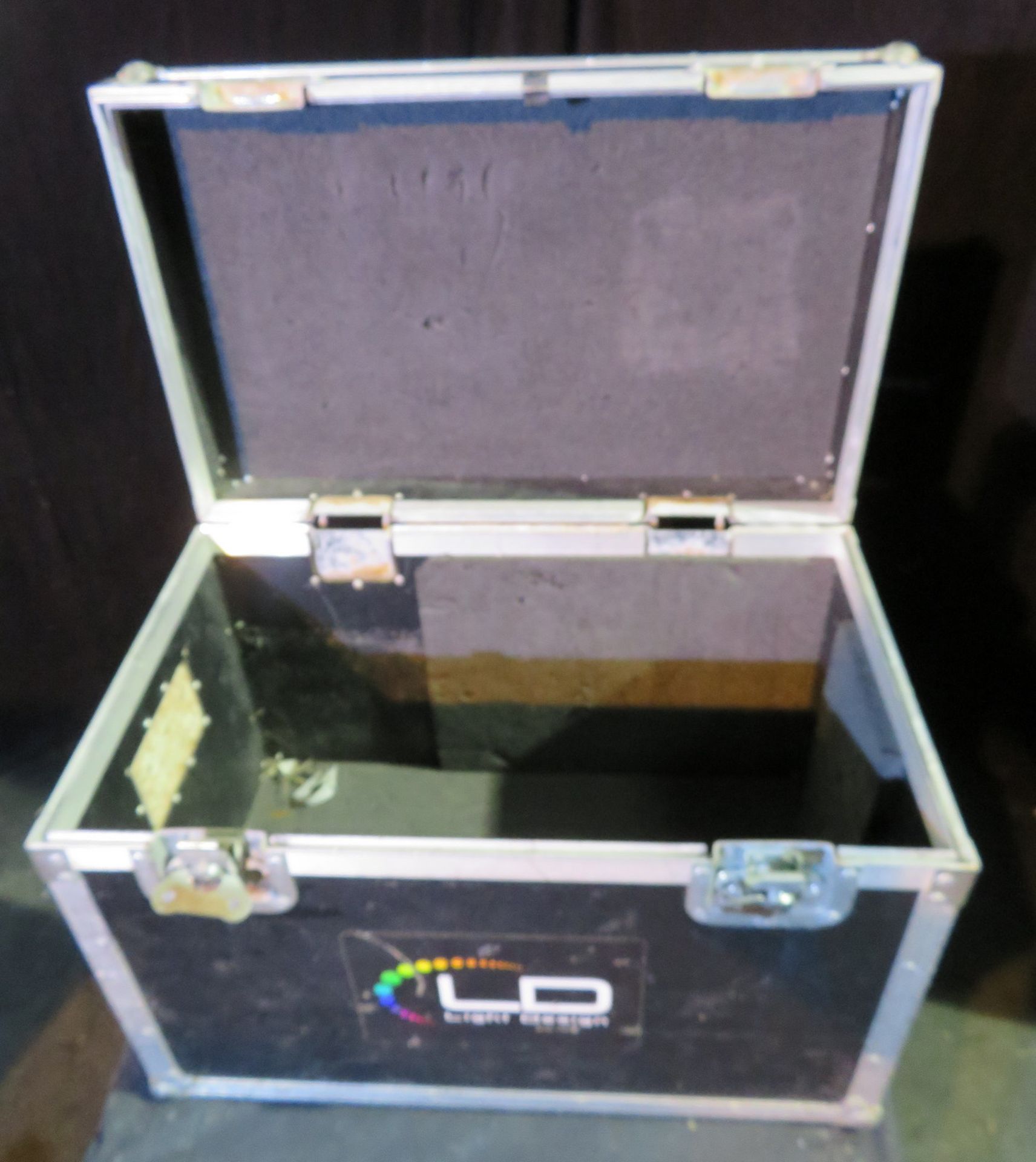 Small Flightcase internal dimensions: 56x33x31cm (LxDxH) - Image 4 of 4