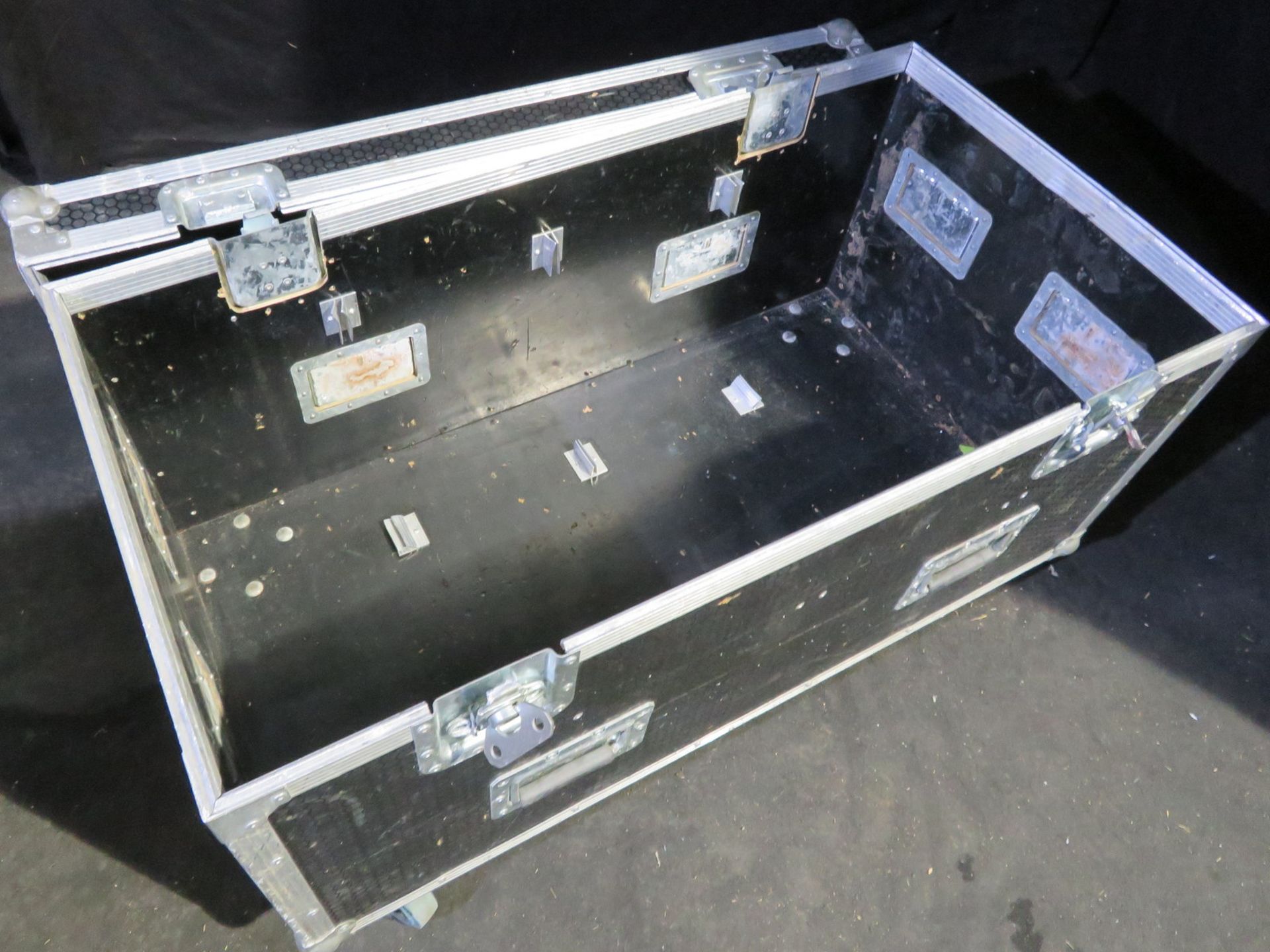 Wheeled flightcase with removeable lid 100x50x40cm (LxDxH - Image 5 of 5