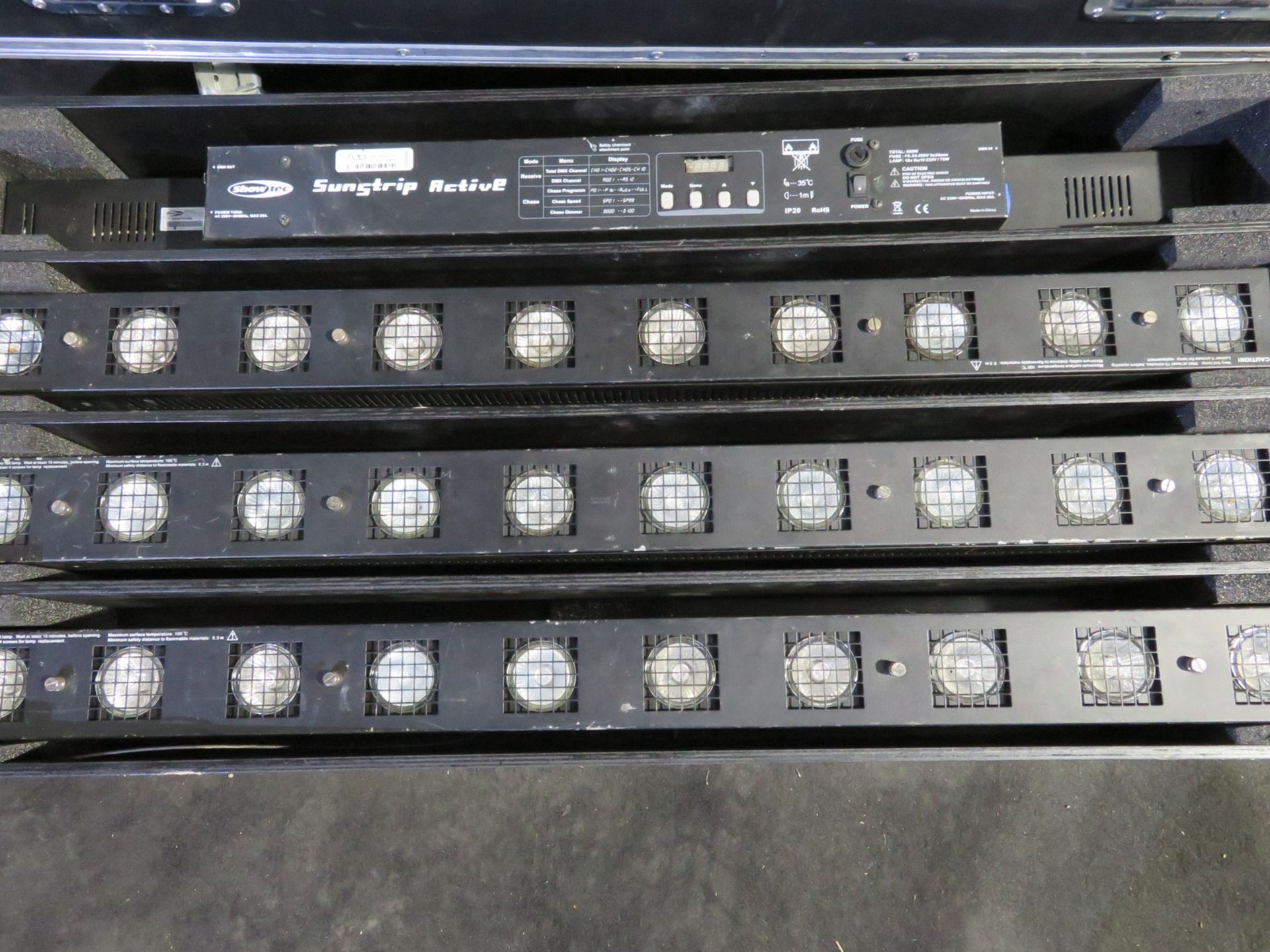 Six Showtec Sunstrip Active in 8 way Five star flightcase - Image 3 of 10