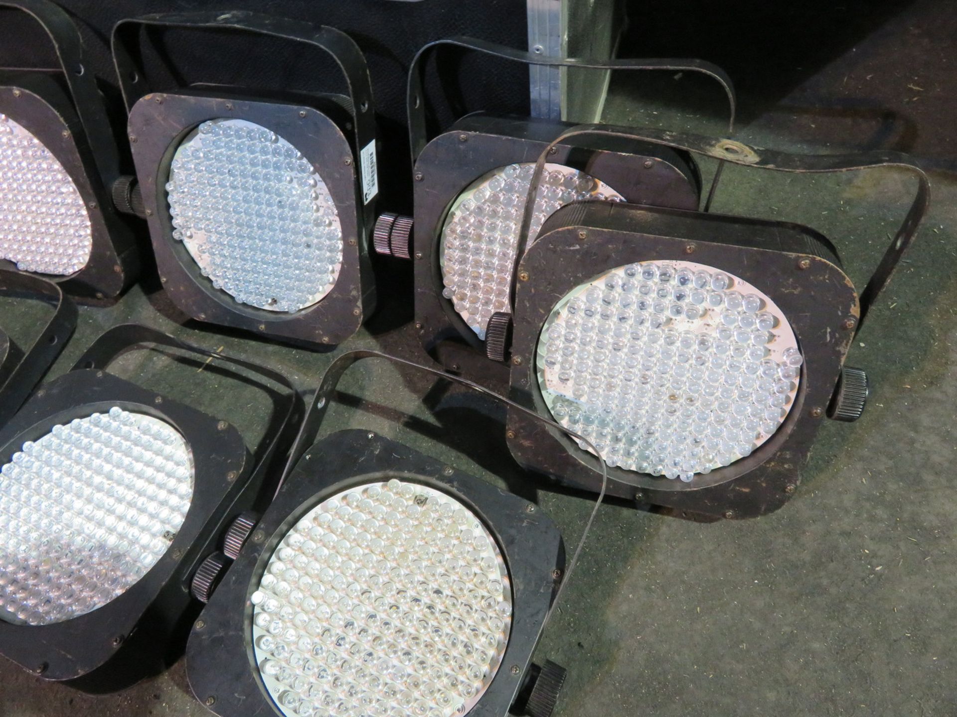 14x LED technologies Zoom flat LED par cans. Some with LEDs missing. Comes in flightcase - Image 5 of 8