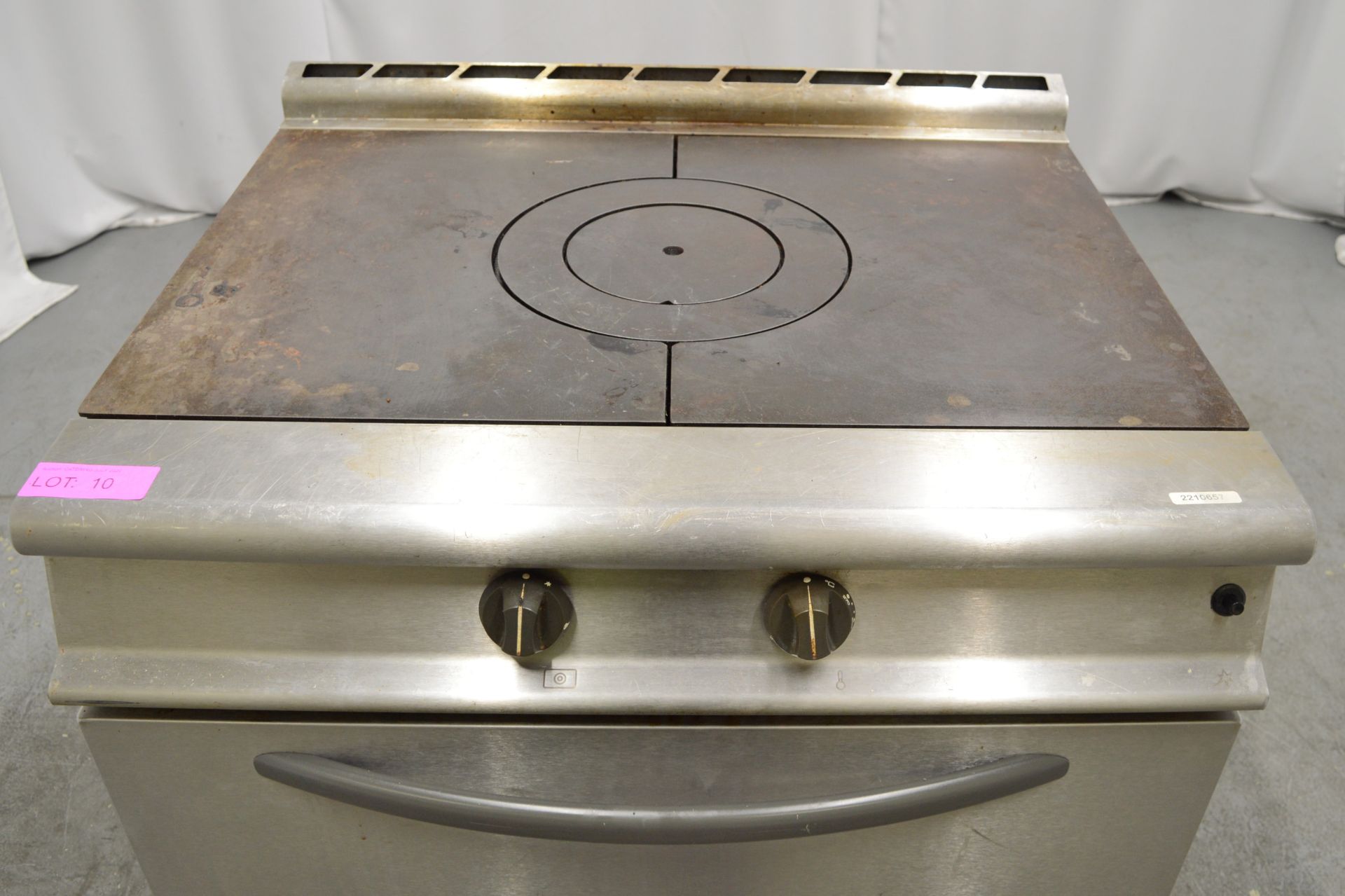 Falcon G3107 solid top range oven, natural gas - Image 4 of 8