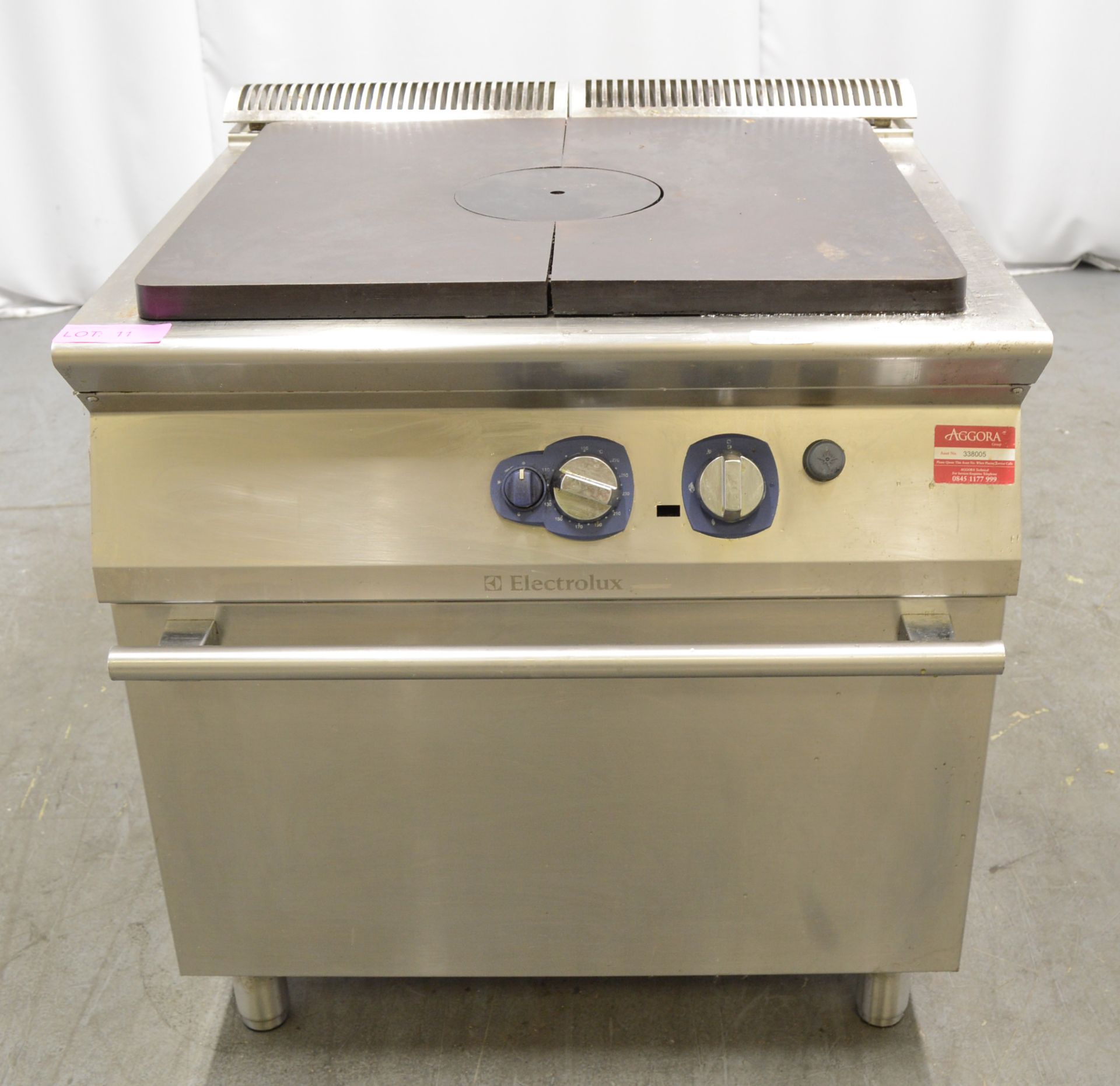 Electrolux solid top range oven, natural gas - Image 2 of 7