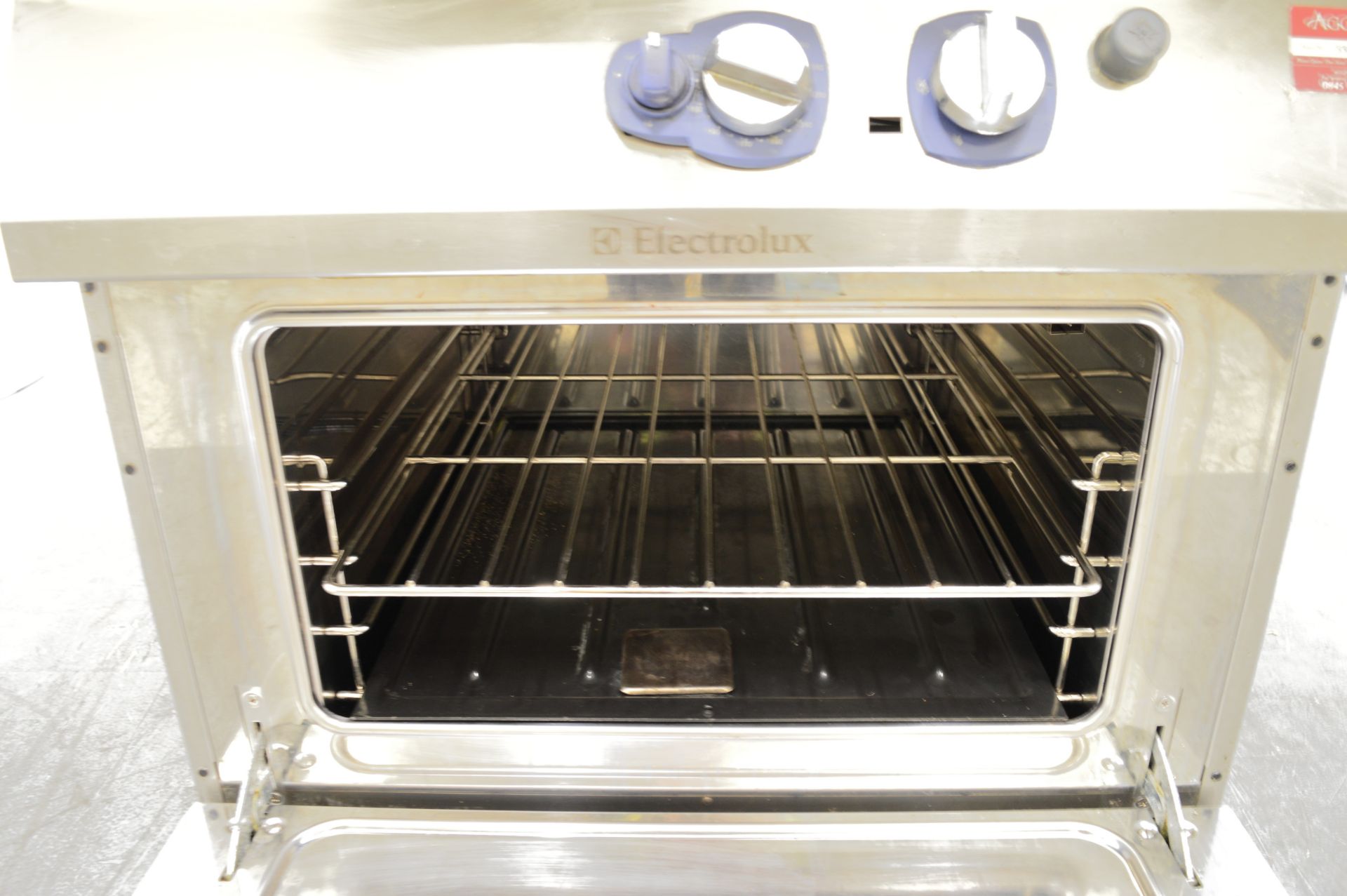 Electrolux solid top range oven, natural gas - Image 6 of 7