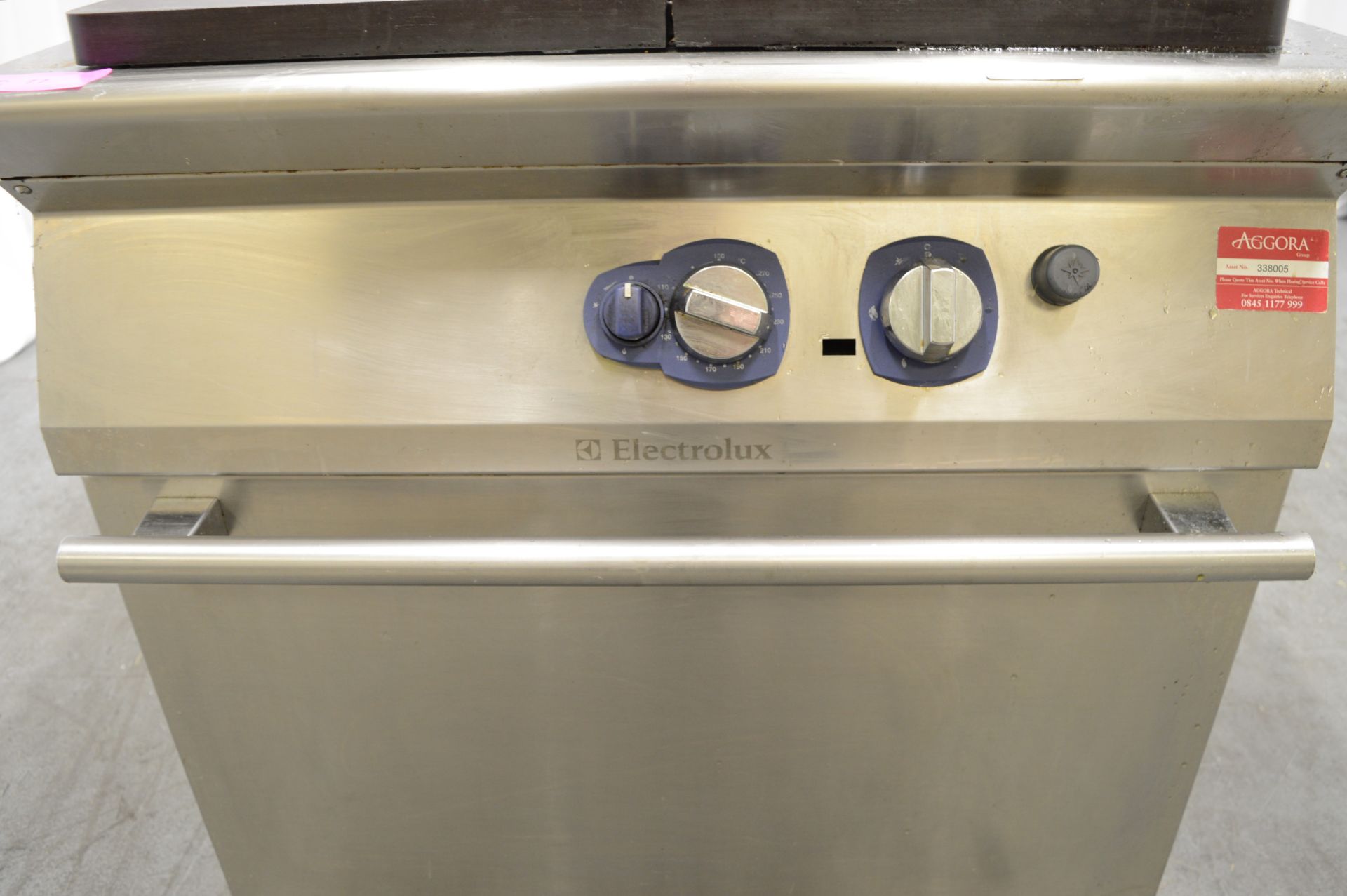 Electrolux solid top range oven, natural gas - Image 5 of 7