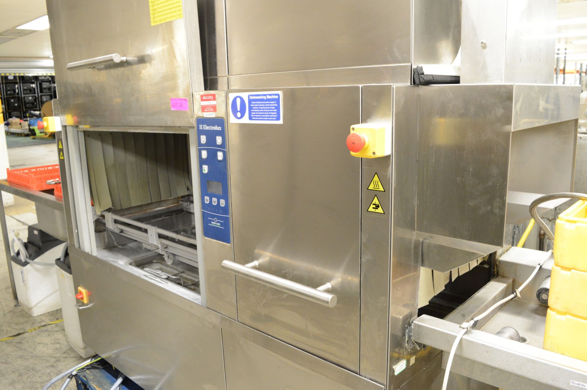Electrolux WTM140ELA pass through dishwasher, 2016 model, 3 phase electric, comes with inl - Image 4 of 11