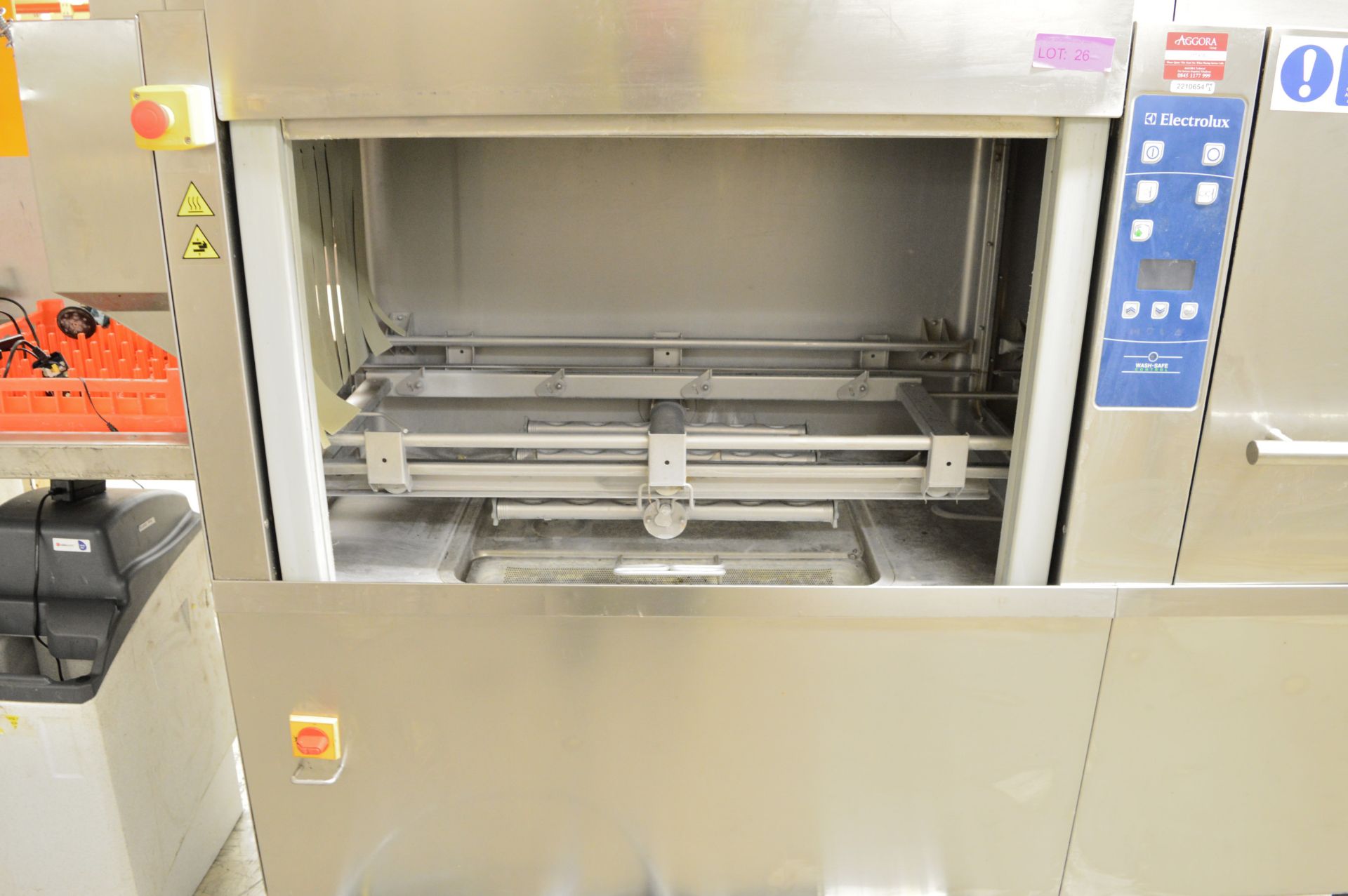 Electrolux WTM140ELA pass through dishwasher, 2016 model, 3 phase electric, comes with inl - Image 3 of 11