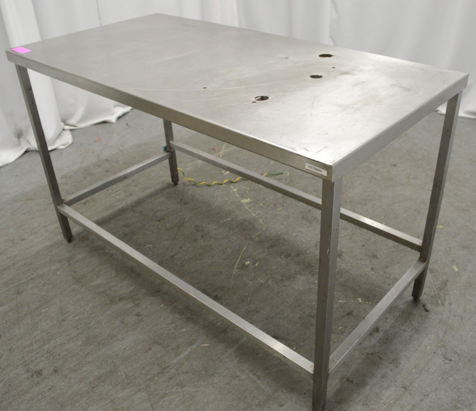 Preparation table 1400mm W x 700mm D x 870mm H - Image 5 of 6