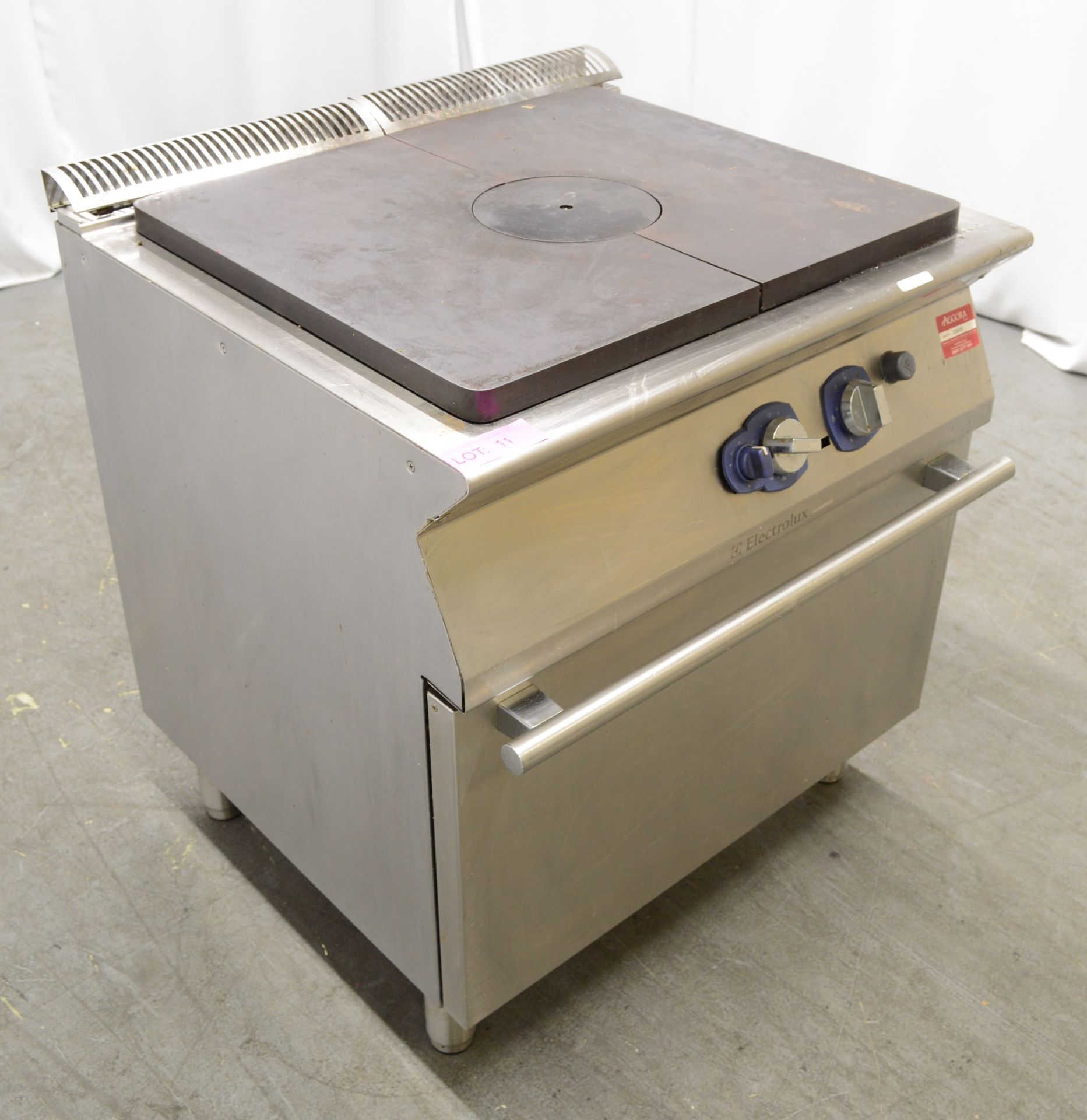 Electrolux solid top range oven, natural gas