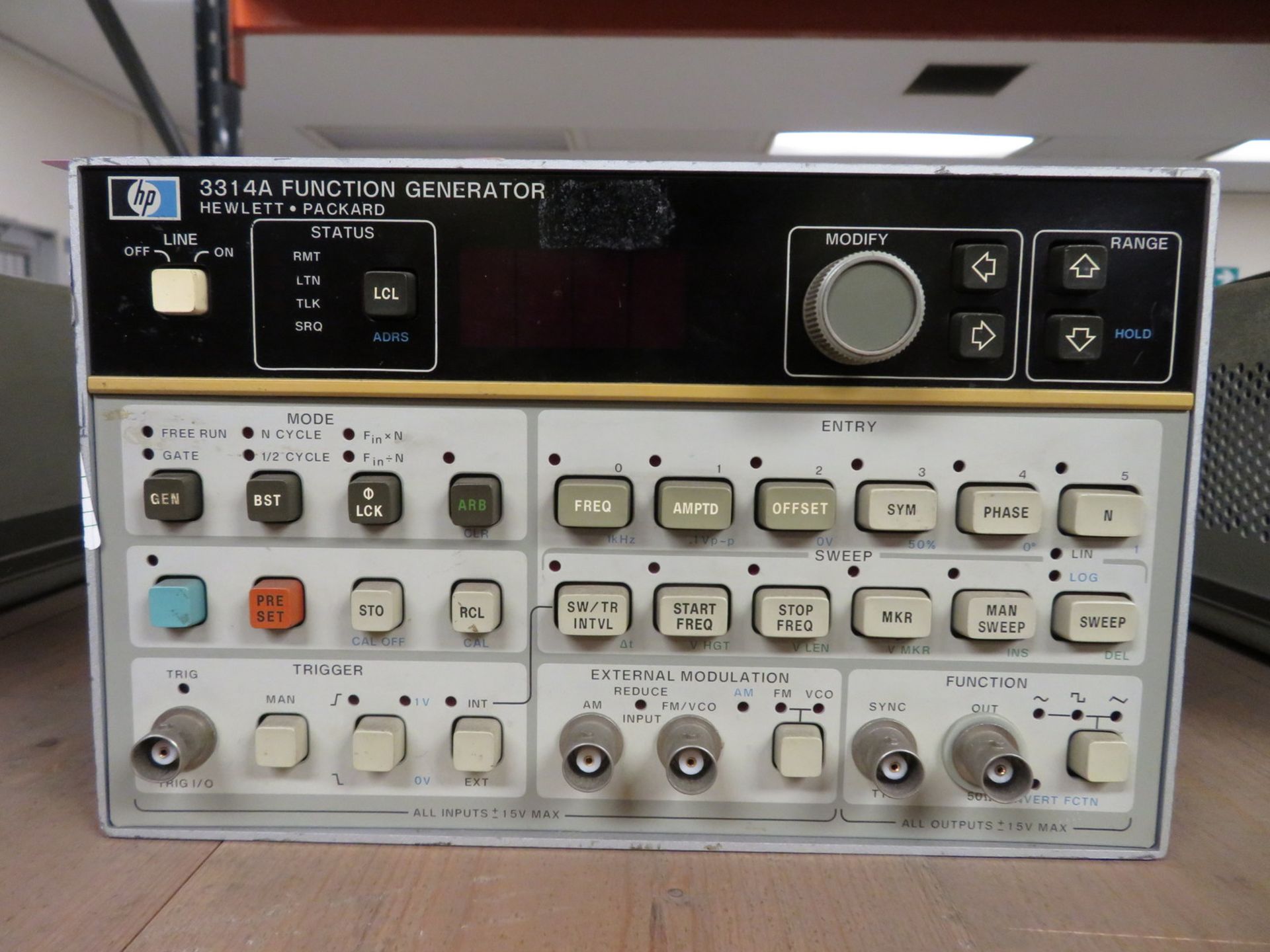 Hewlett Packard 3314A function generator - Image 2 of 3