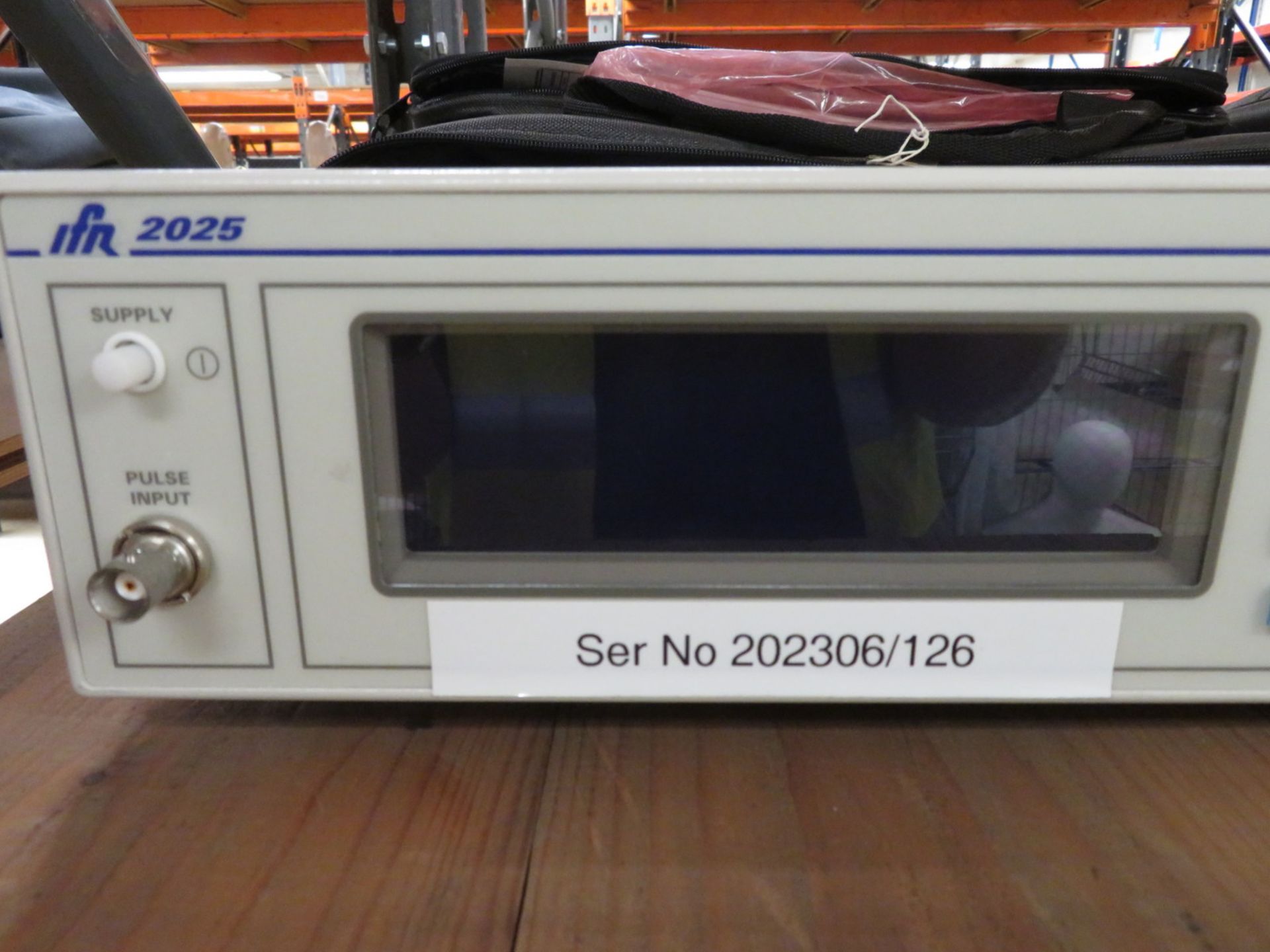 IFR 2025 signal generator 9kHz - 2.51GHz in case - Image 2 of 3