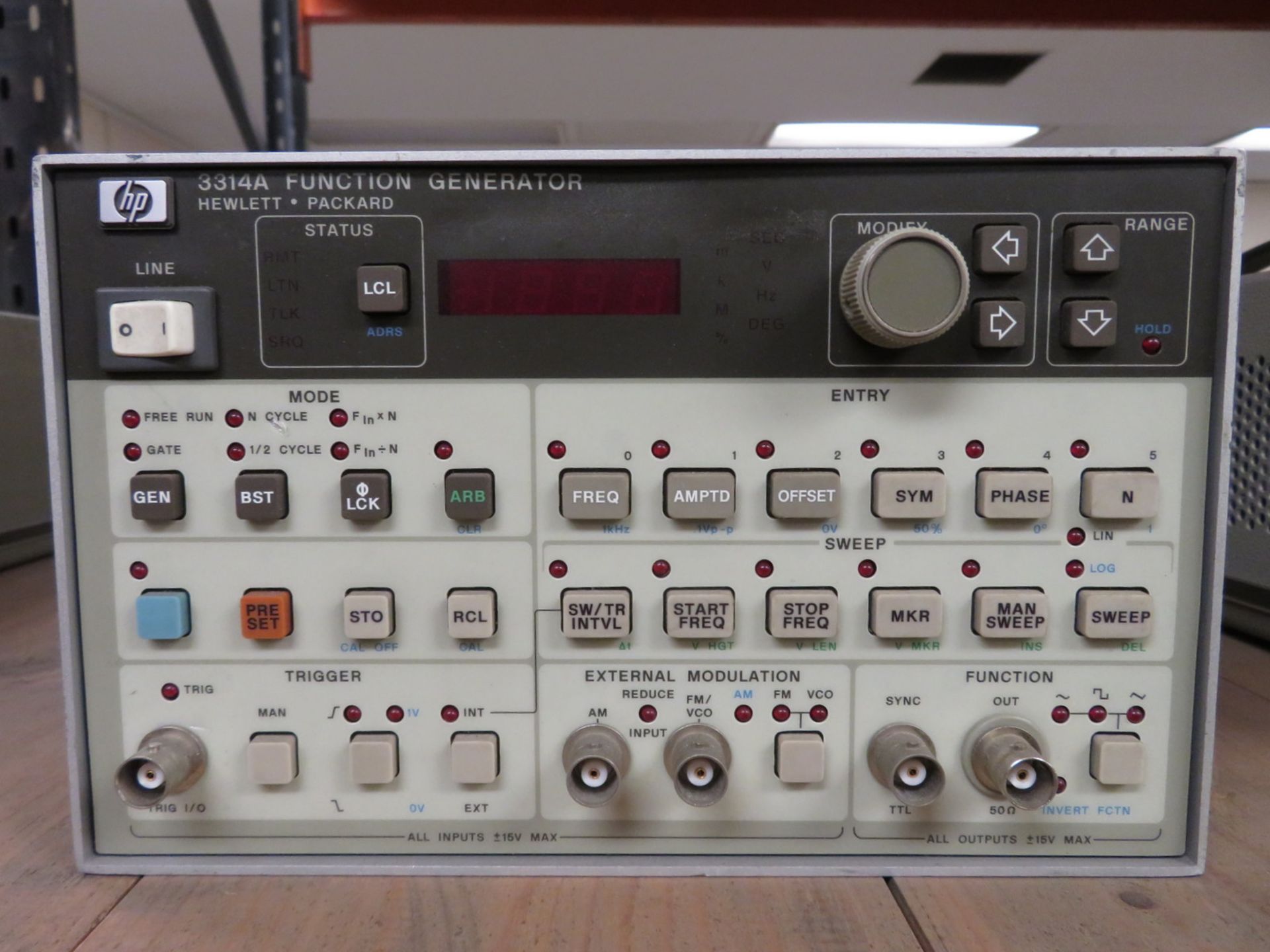 Hewlett Packard 3314A function generator - Image 2 of 3