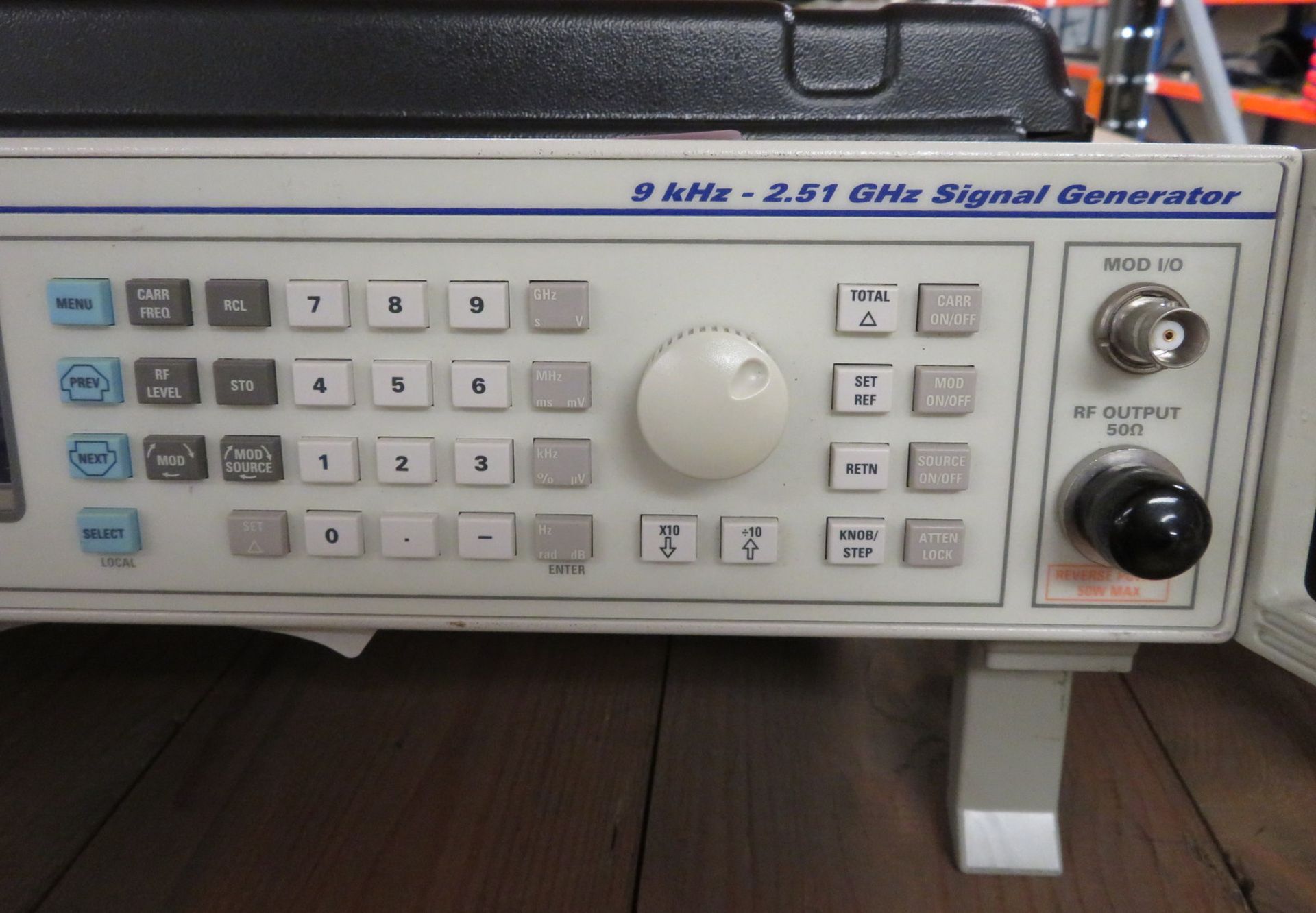 IFR 2025 signal generator 9kHz - 2.51GHz - Image 3 of 4