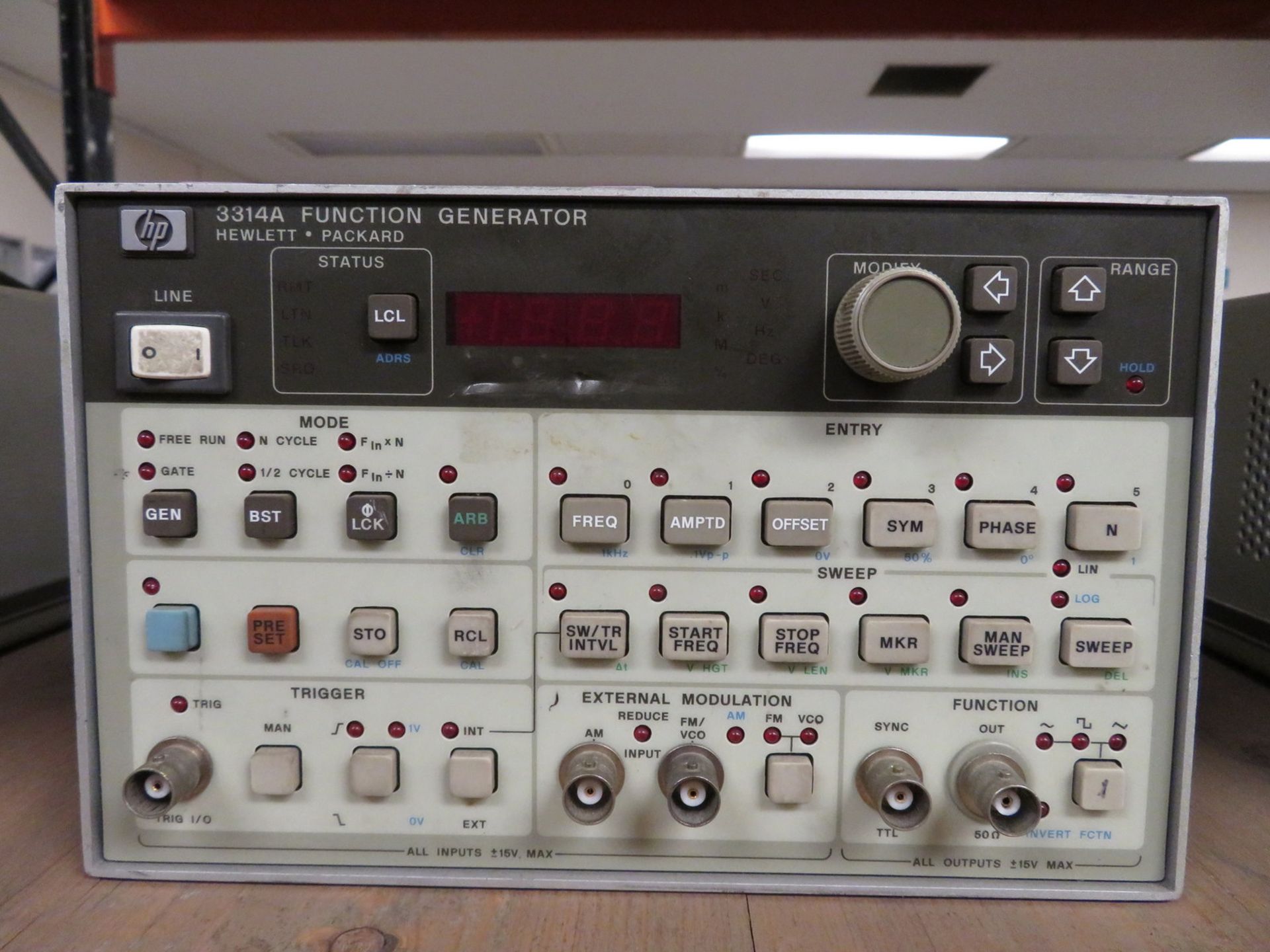 Hewlett Packard 3314A function generator - Image 2 of 3