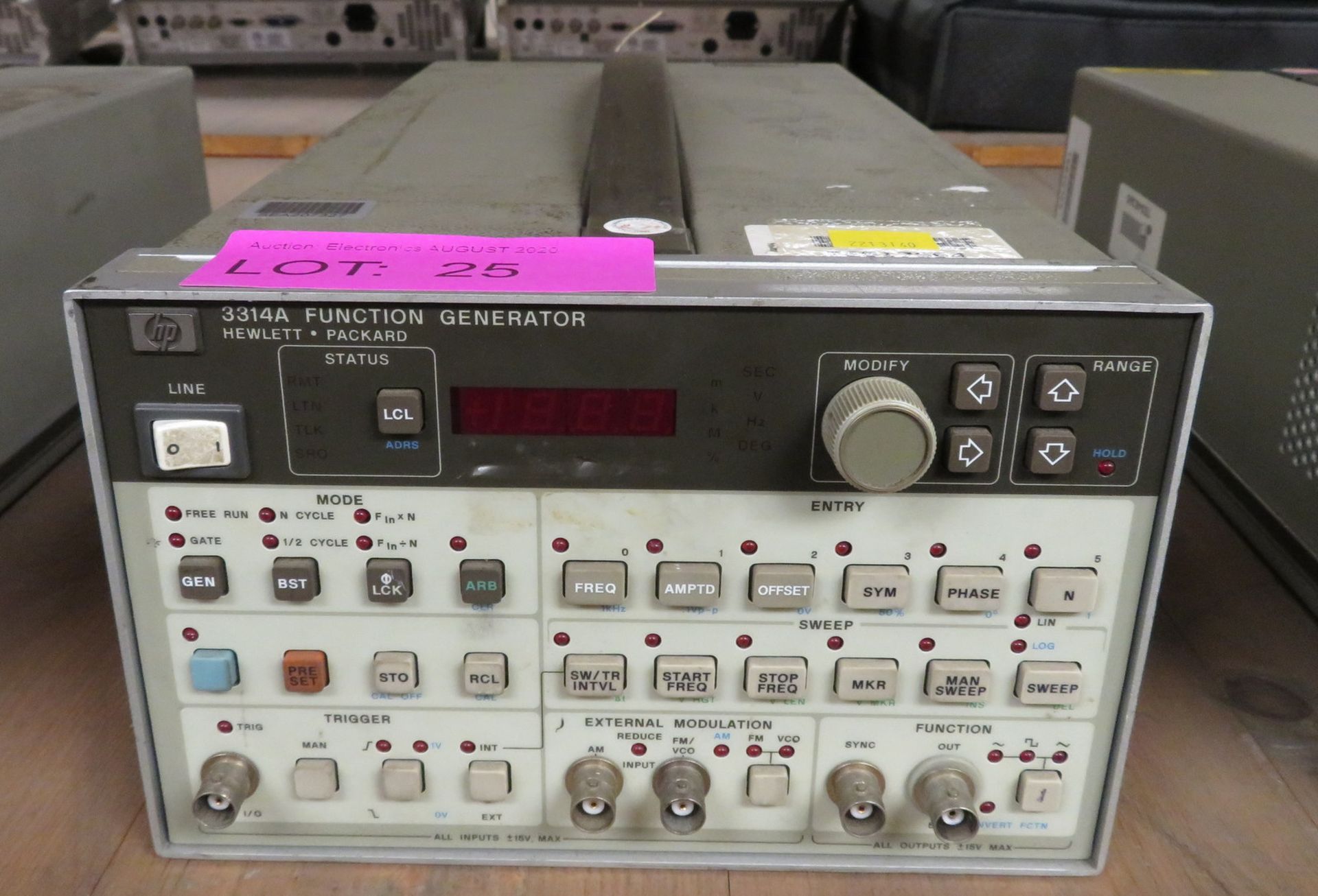 Hewlett Packard 3314A function generator